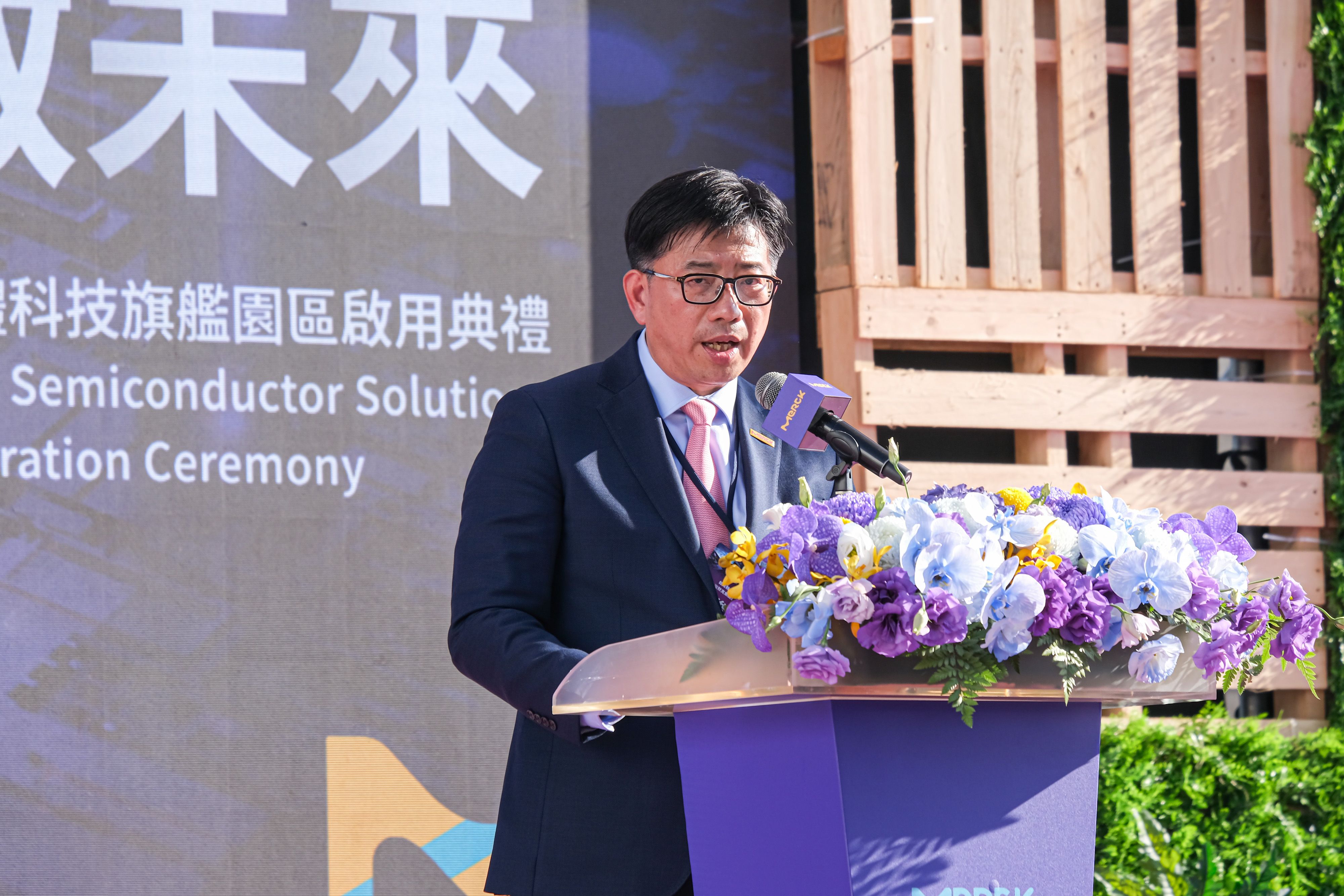 20251201-默克高雄半導體科技旗艦園區啟用典禮於1日舉辦，圖為台灣默克集團董事長李俊隆。（劉偉宏攝）