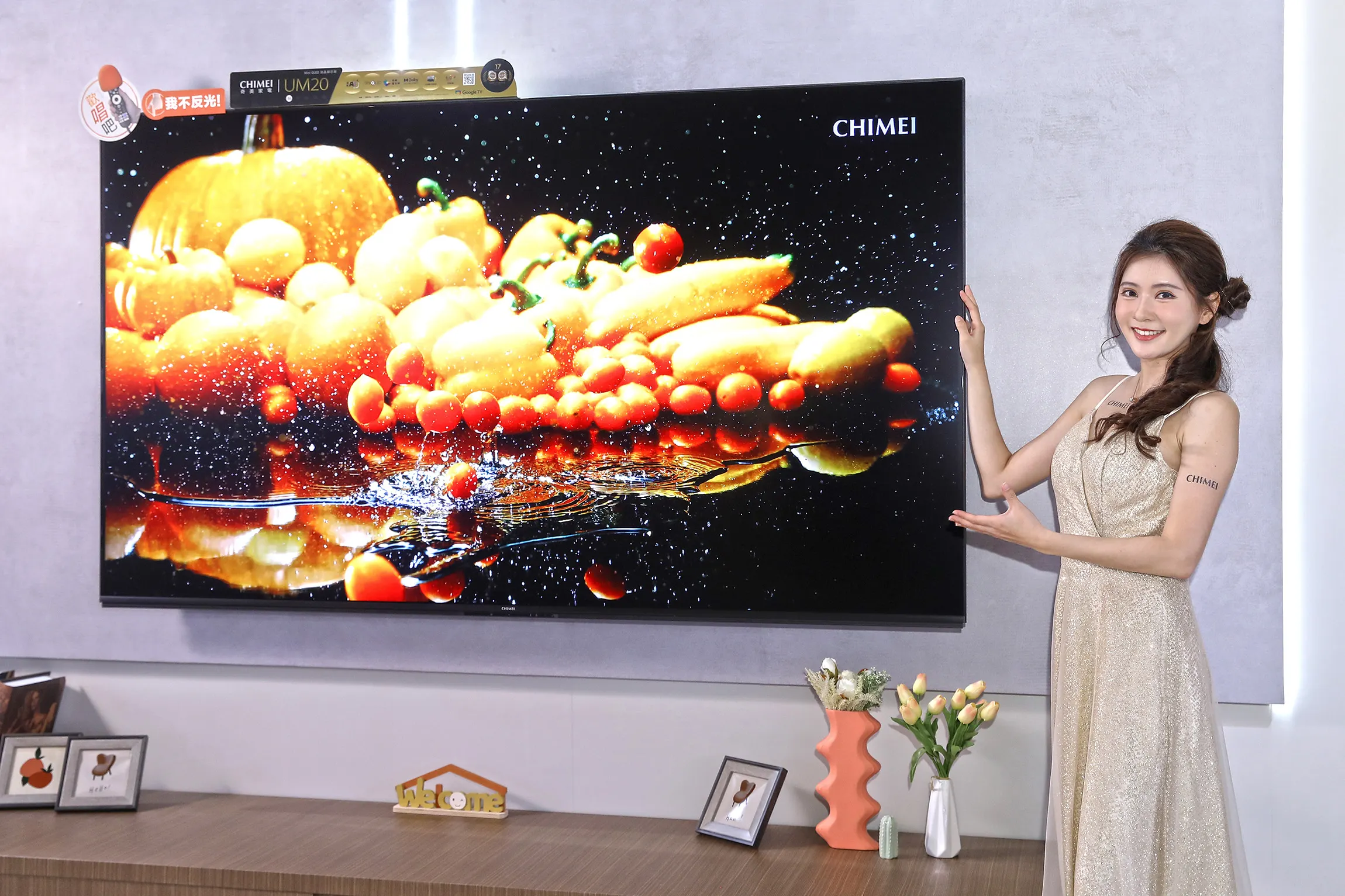 CHIMEI 奇美家電推出全新 Mini QLED Google TV《UM20系列》，搭載「超能AI晶片」與直覺 Google TV 介面，整合 AI 影音調校、AI歡唱與 Hey Google 免持聲控，打造全家共享的智慧互動娛樂客廳。
