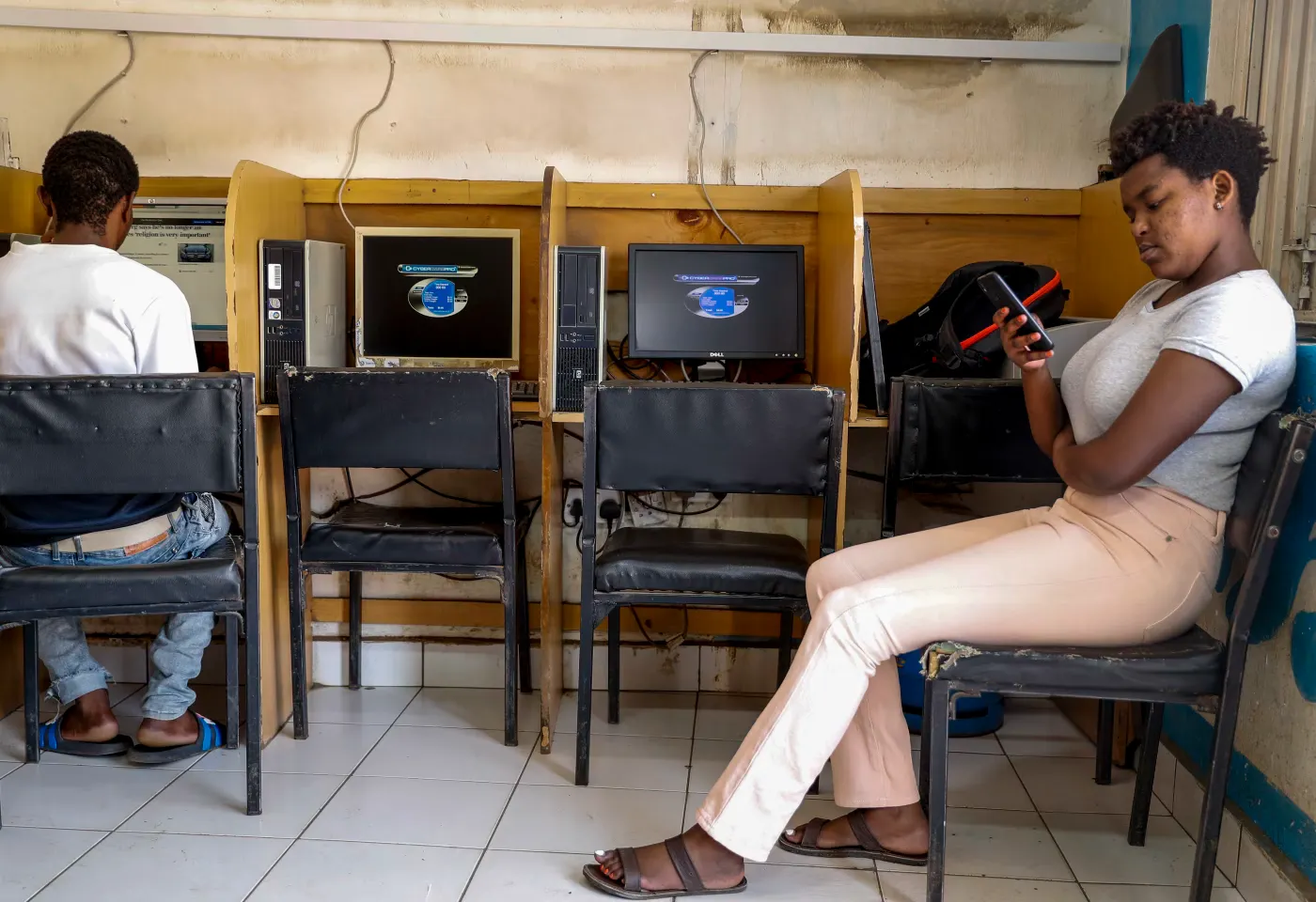 肯亞的一家網咖。業內一些人士認為，Lu的活動可能會推高終端用戶的成本。（AP）