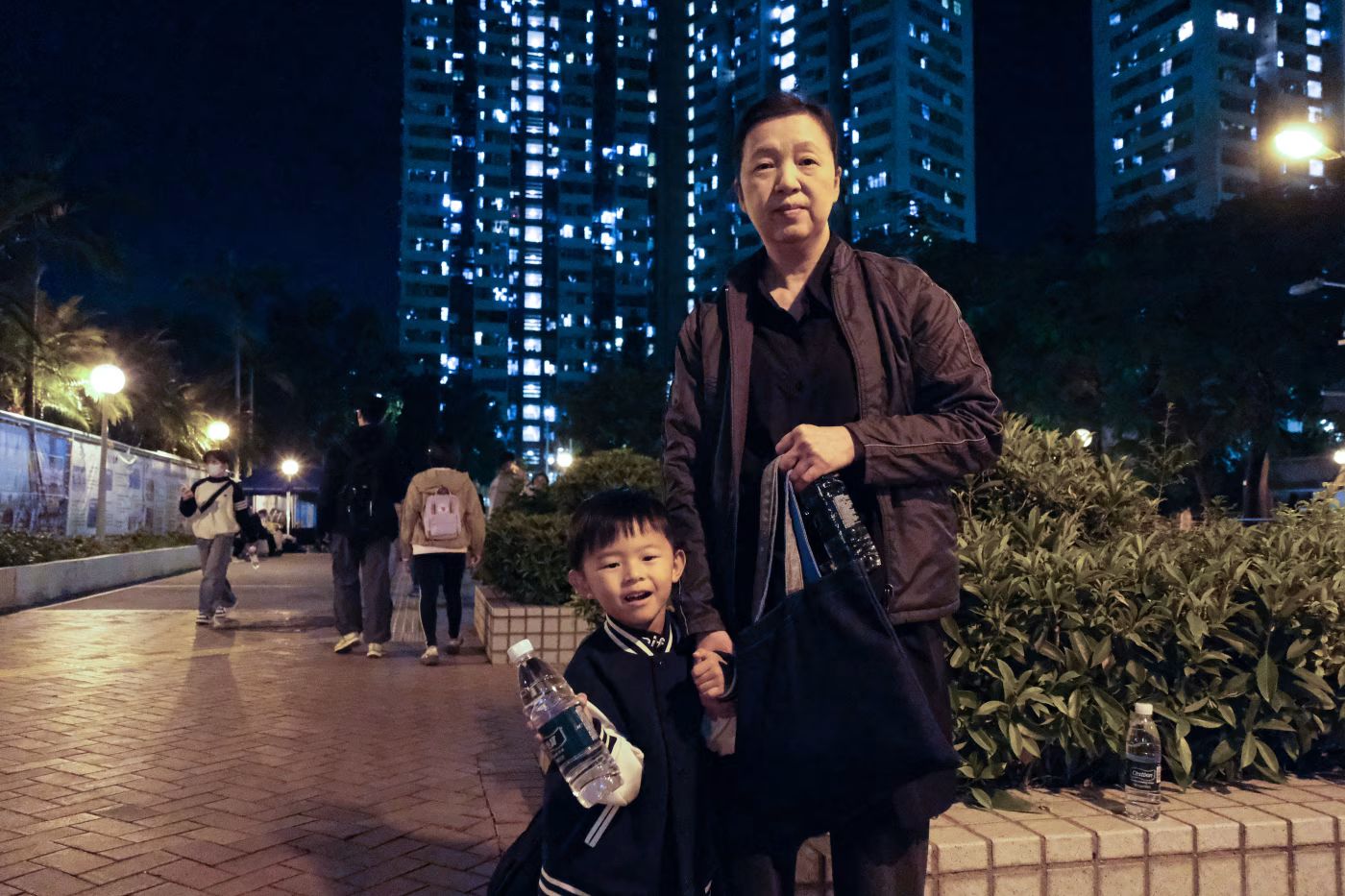 大樓著火時Ng Yuk-fan正在照看外孫。（圖片來源：The Wall Street Journal）