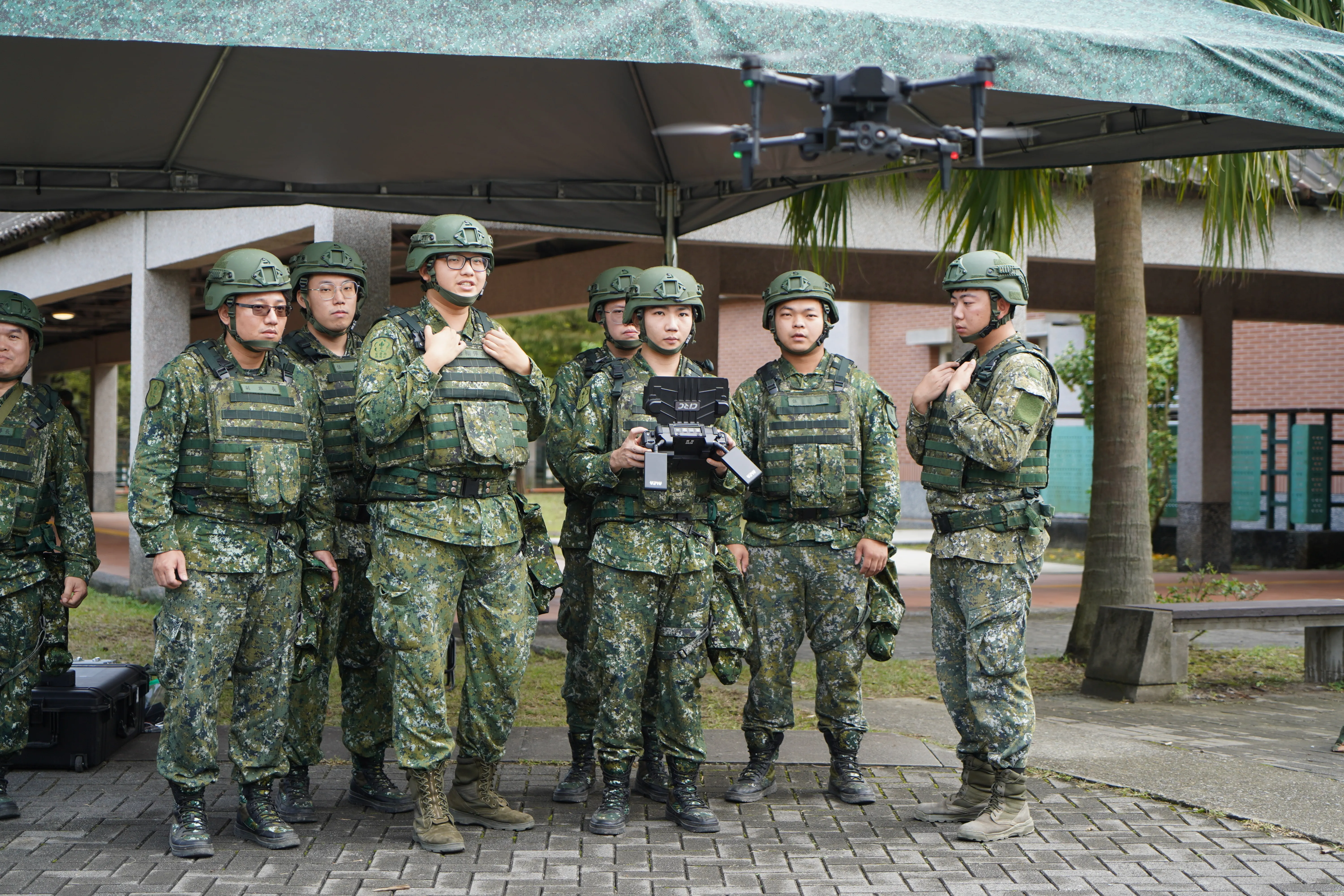 20251202-總統賴清德今（2）日慰勉宜蘭縣後備旅步三營教召部隊，首度視導後備教召操作無人機。（張曜麟攝）