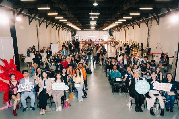 精拓生技舉辦「2025抗癌健康嘉年華」以講座融合健康市集，呼籲民眾、癌友，重視「知的權力」，了解抗癌治療、照護上，每個階段擁有的不同選擇。（圖／精拓生技提供）