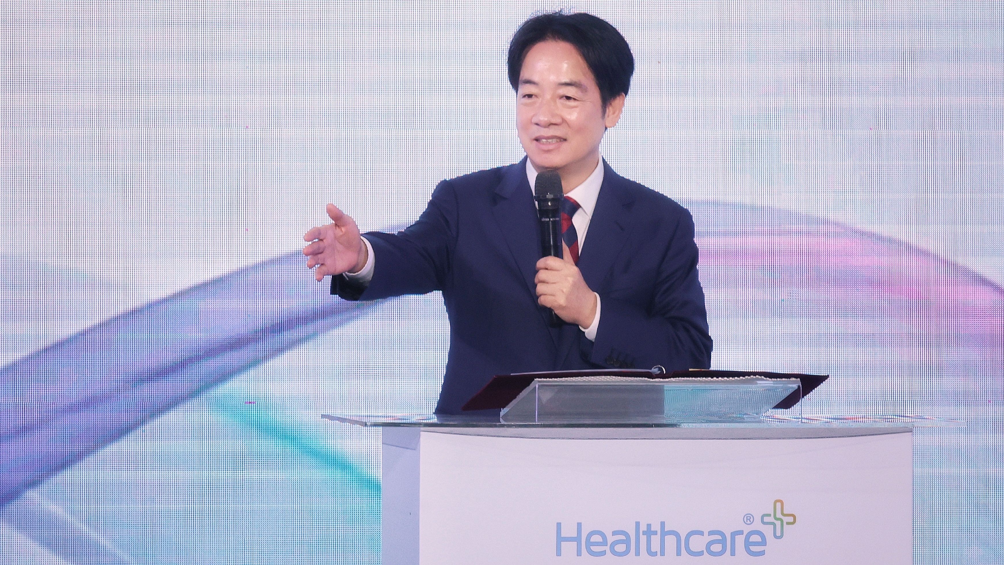 20251204-總統賴清德4日出席「2025台灣醫療科技展」開幕典禮。（柯承惠攝）