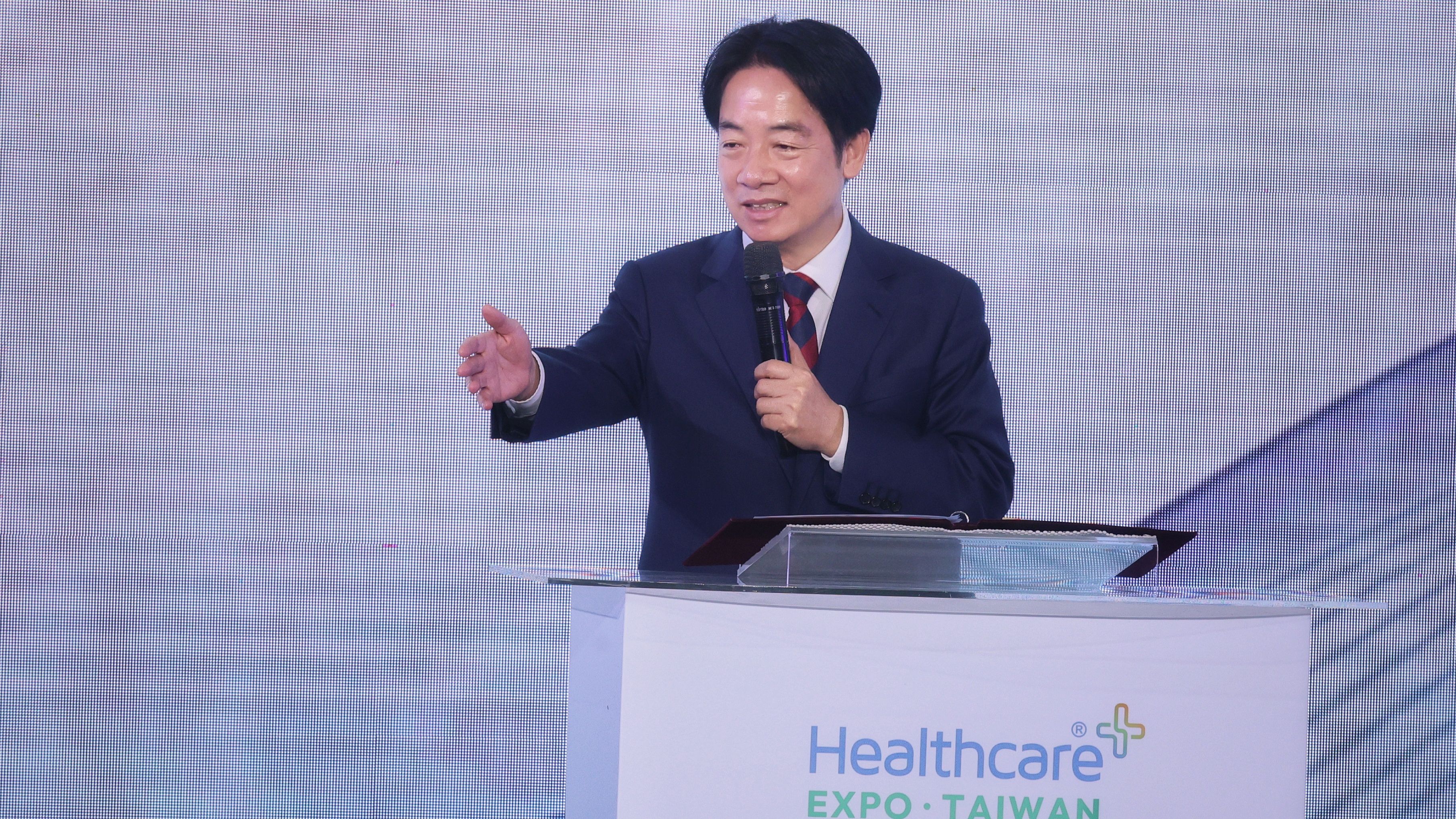 20251204-總統賴清德4日出席「2025台灣醫療科技展」開幕典禮。（柯承惠攝）