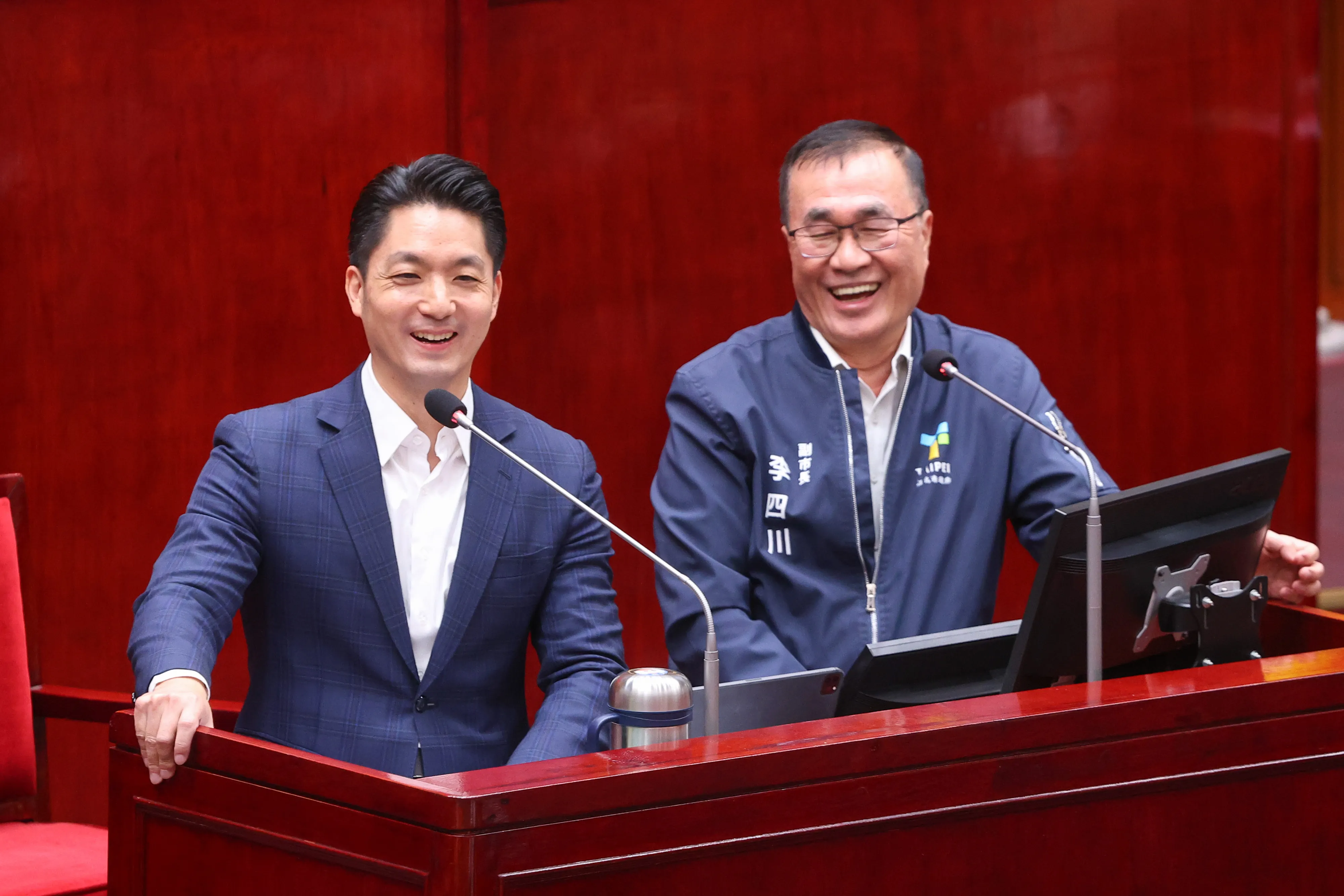 20251205-台北市長蔣萬安（左）、副市長李四川（右）5日於議會備詢。（顏麟宇攝）