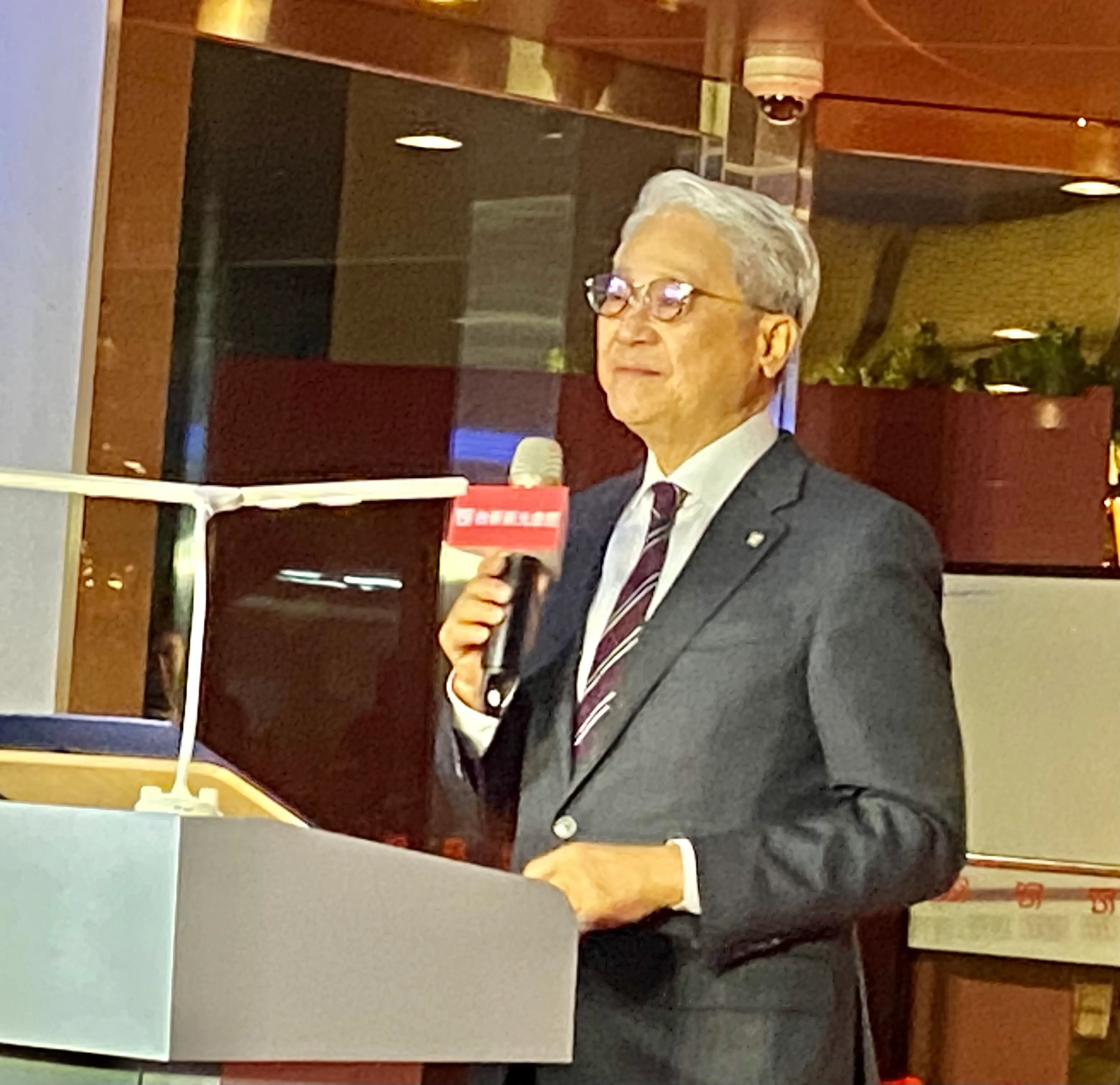 20251205－台新新光金控董事長吳東亮，5日於2025年台新新光金控耶誕點燈儀式致詞。