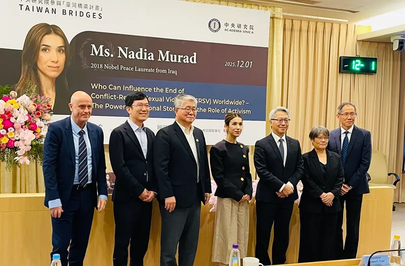 諾貝爾和平獎得主Nadia Murad （左4) 與中研院院長廖俊智(右3)、世界和平基金會主席Uwe Morawetz (左1) 等人合影。.jpg