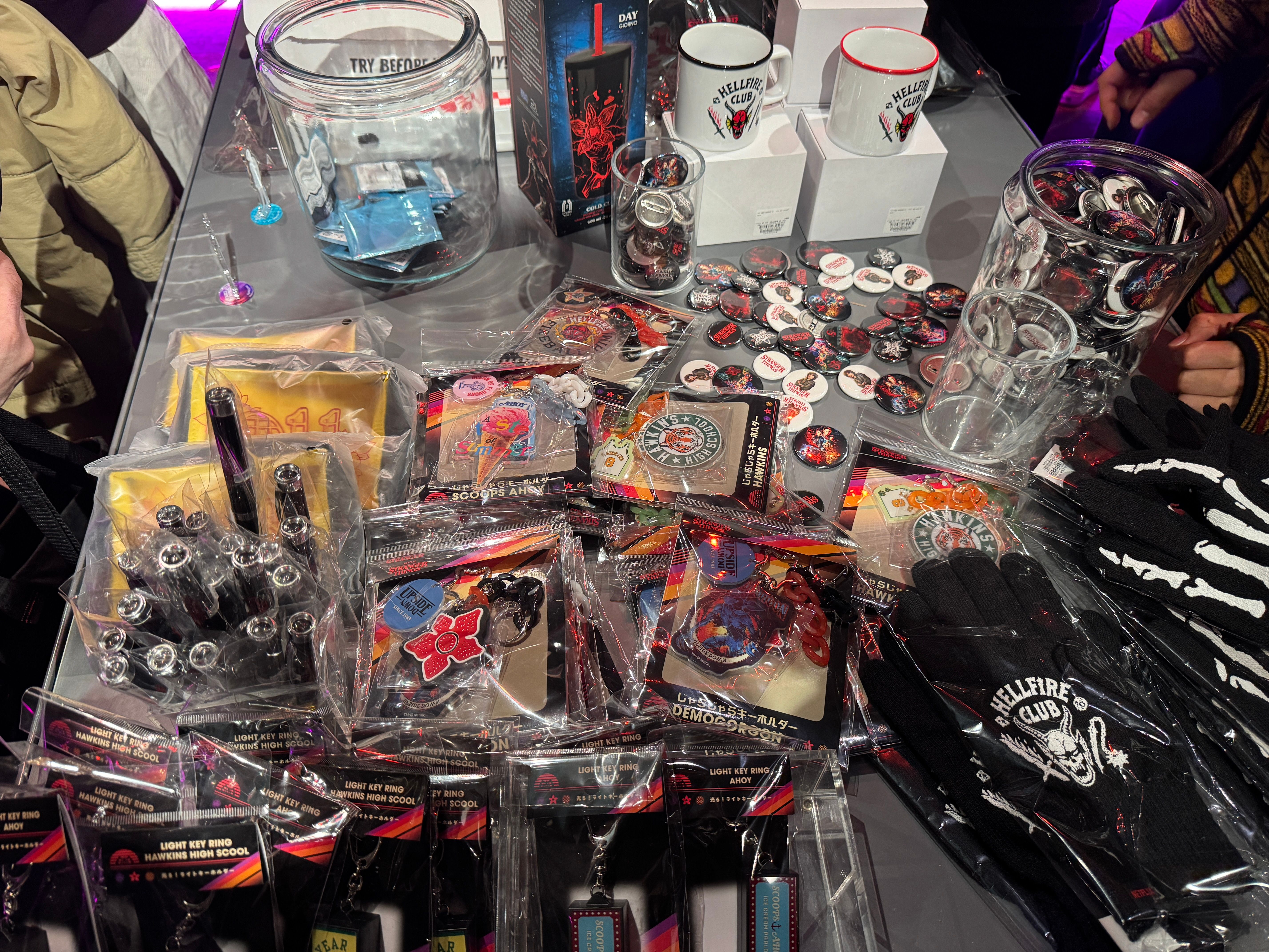 原宿V.A.で開催中の「STRANGER THINGS HOUSE」が連日長蛇の列となり、週末には2〜3時間待ちの盛況となっている。黃信維