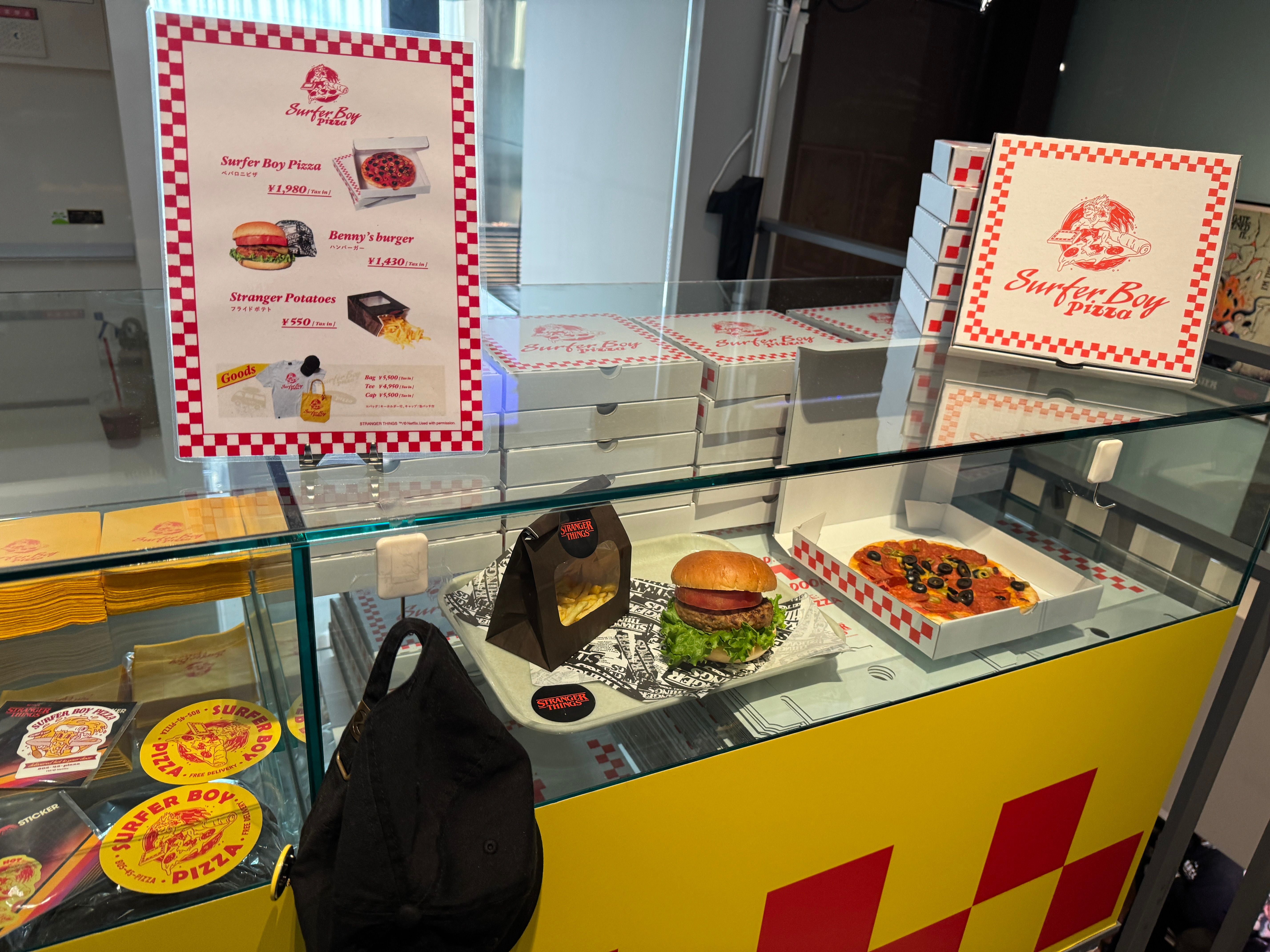 原宿V.A.で開催中の「STRANGER THINGS HOUSE」が連日長蛇の列となり、週末には2〜3時間待ちの盛況となっている。黃信維