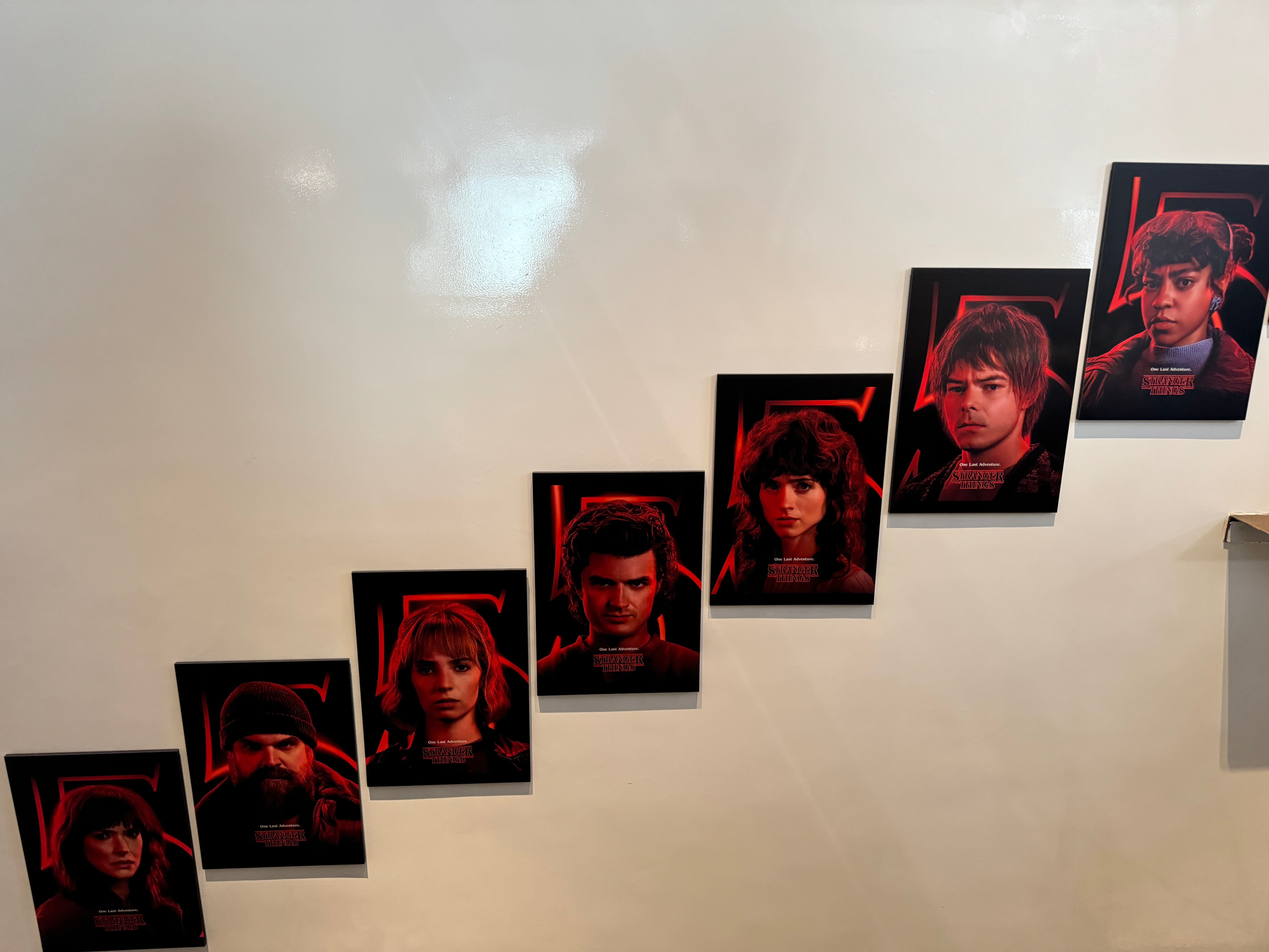 原宿V.A.で開催中の「STRANGER THINGS HOUSE」が連日長蛇の列となり、週末には2〜3時間待ちの盛況となっている。黃信維