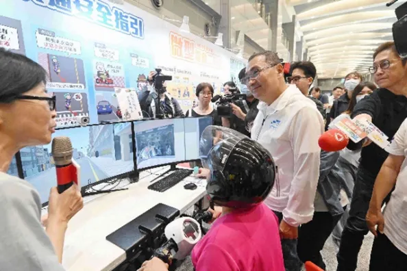 新北跨單位合作研發「高齡者機車安全駕駛模擬系統」，協助長者建立正確騎機車習慣。（圖／新北市政府交通局）