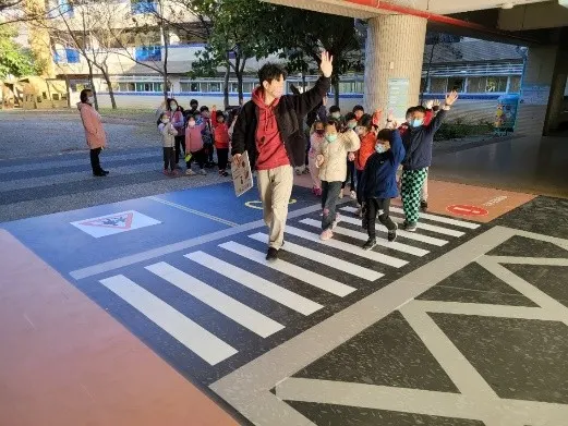 金安獎學校南勢國小-交通安全起步走。（圖／新北市政府交通局）