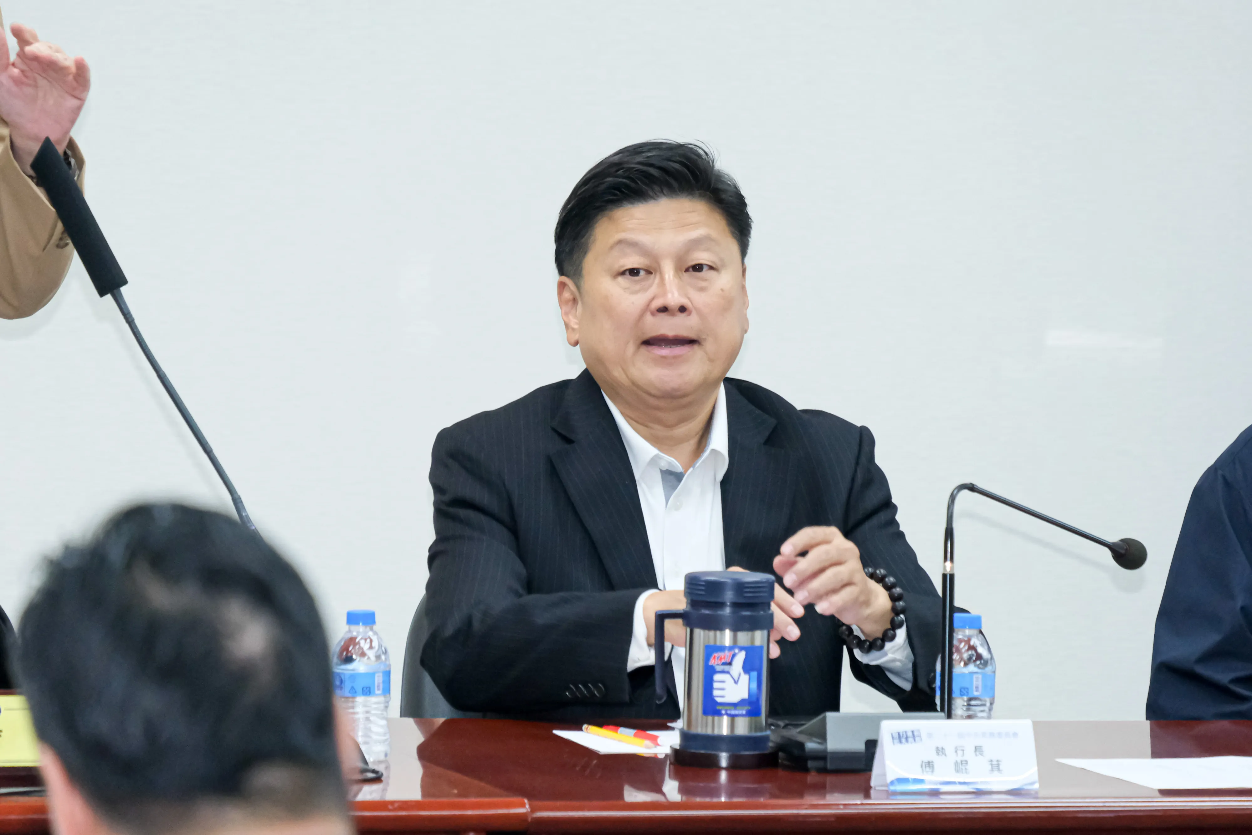 20251210-国民党団総召傅崐萁10日に国民党中常会に出席する。（劉偉宏撮影）