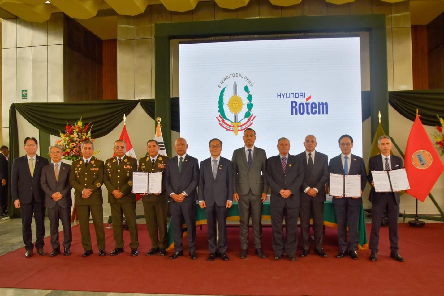 秘魯與南韓現代樂鐵簽約，將採購195輛K2坦克等多款裝甲車。（翻攝自秘魯陸軍粉專）