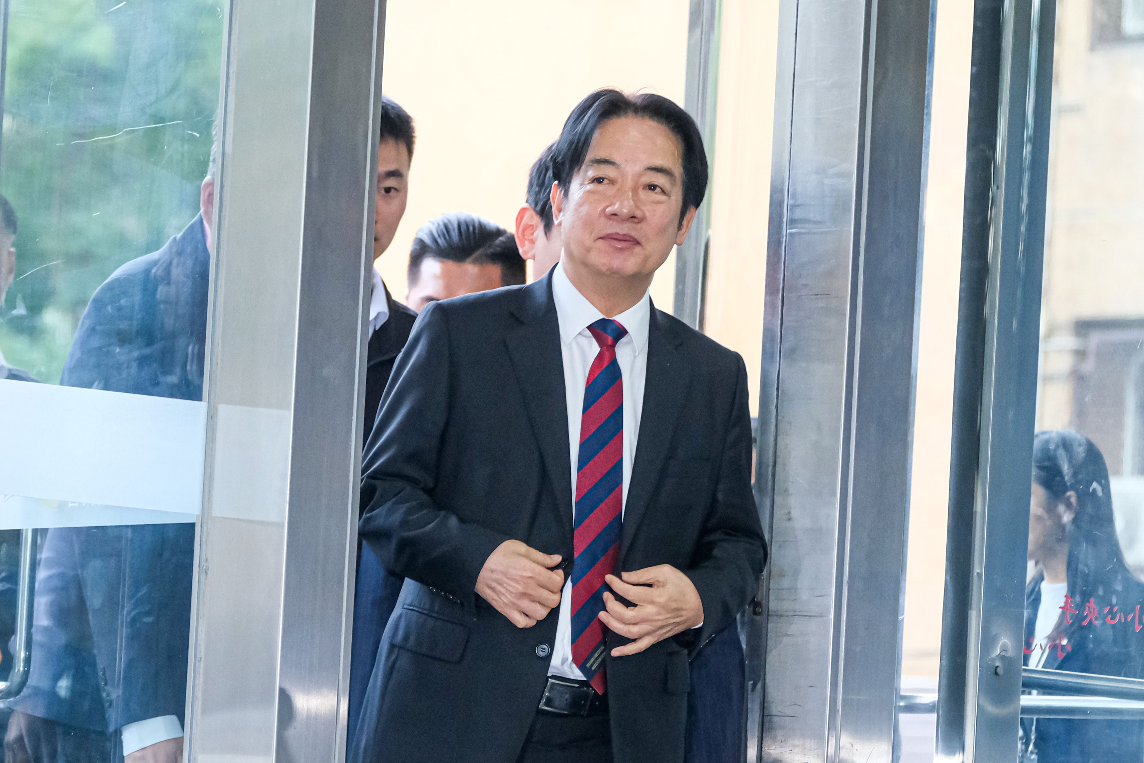 20251210-總統兼民進黨主席賴清德（中）10日出席民主進步黨青年局會員大會。（劉偉宏攝影）