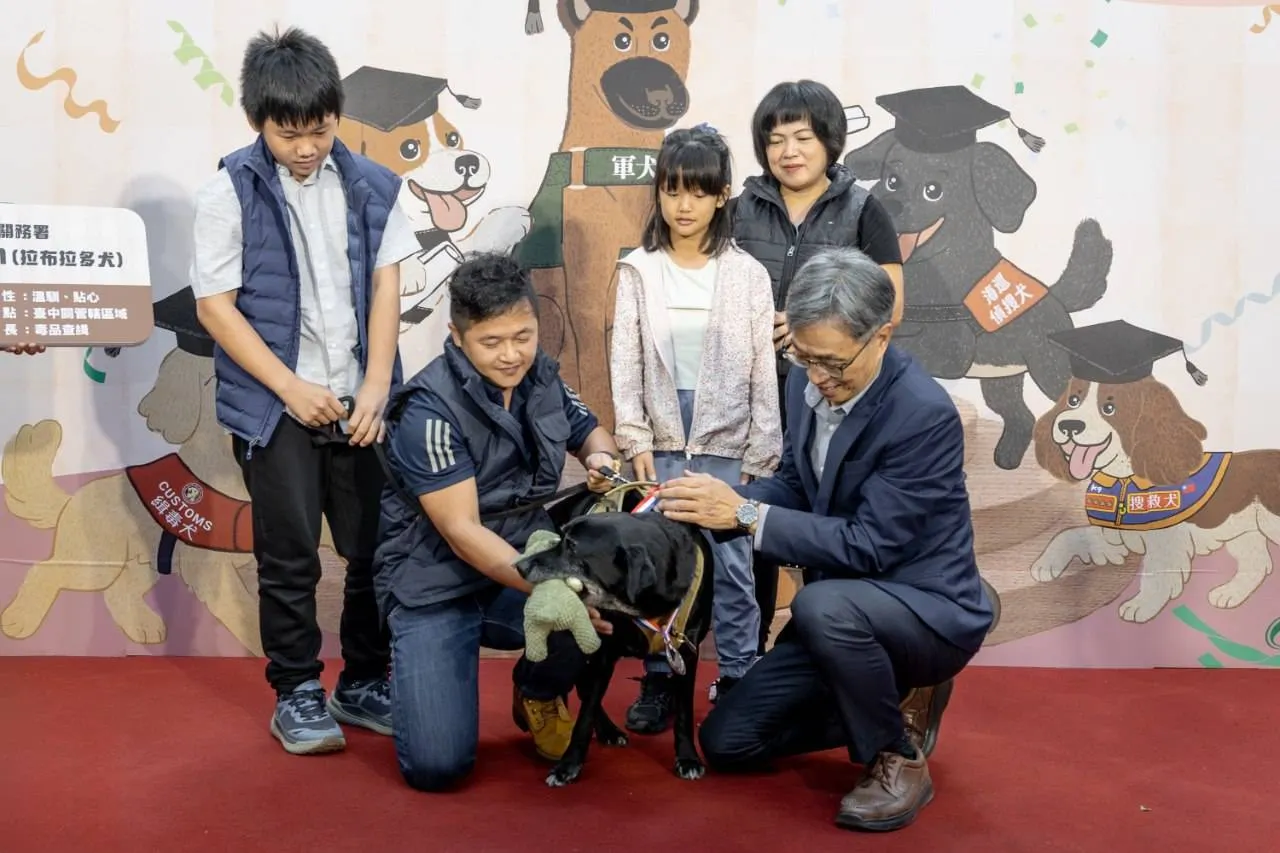 現役政府部門執勤犬264隻已全面完成保險納保作業，確保犬隻在服勤期間獲得健康與醫療保障。(圖/動物保護司)