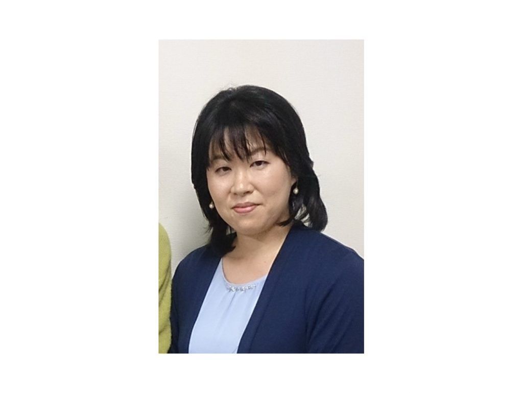 横山真弓教授は、日本のクマ被害急増はエネルギー革命後の森林回復によって生息密度が欧米の10倍以上に達したことが主因であり、特に東日本ではまず個体数を減らす対策が不可欠だと指摘した 。FPCJ