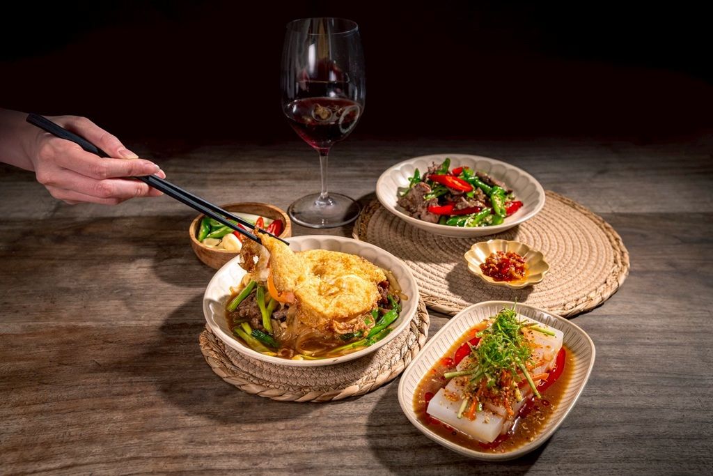 不僅有火鍋，「牛寓」的熟食熱炒也多達數十道可供民眾享用。（圖／牛寓提供）