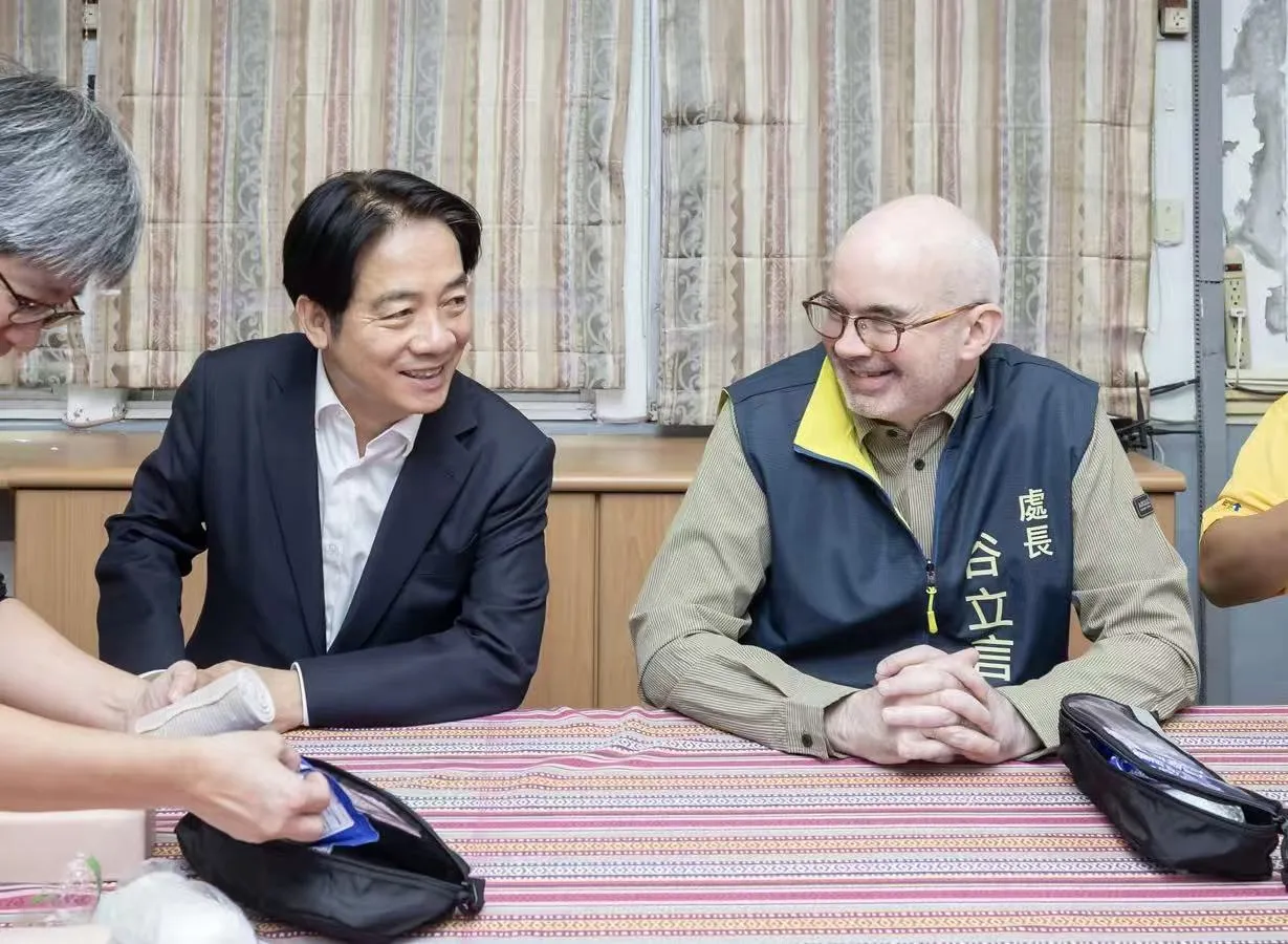 AIT處長谷立言與總統賴清德。（取自臉書）