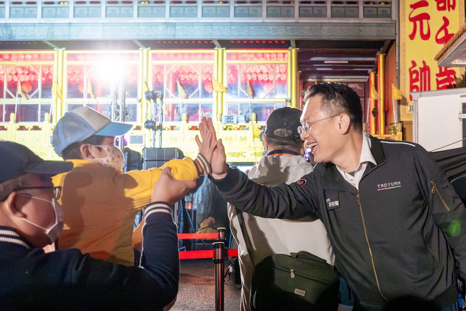 桃園市副市長蘇俊賓出席活動與民眾互動。(圖／桃園市政府提供)