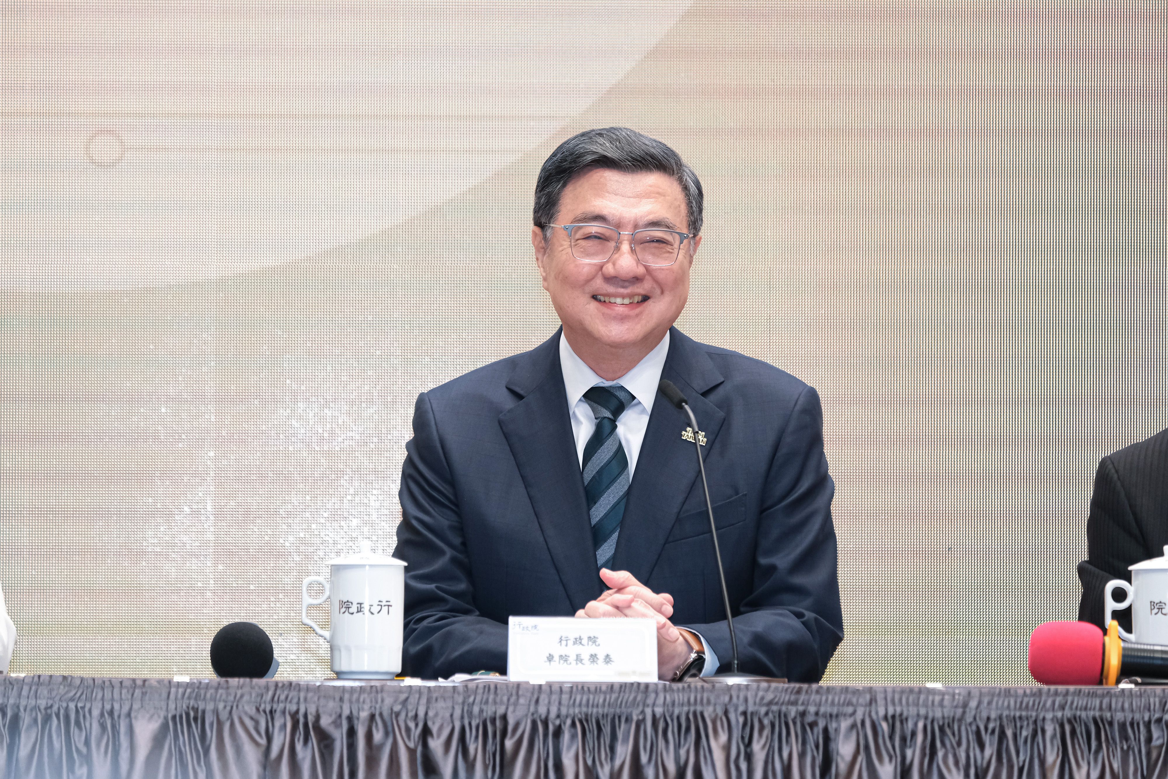 20251215-行政院15日召開「捍衛憲政秩序 行政院記者會」，圖為行政院長卓榮泰。（劉偉宏攝）