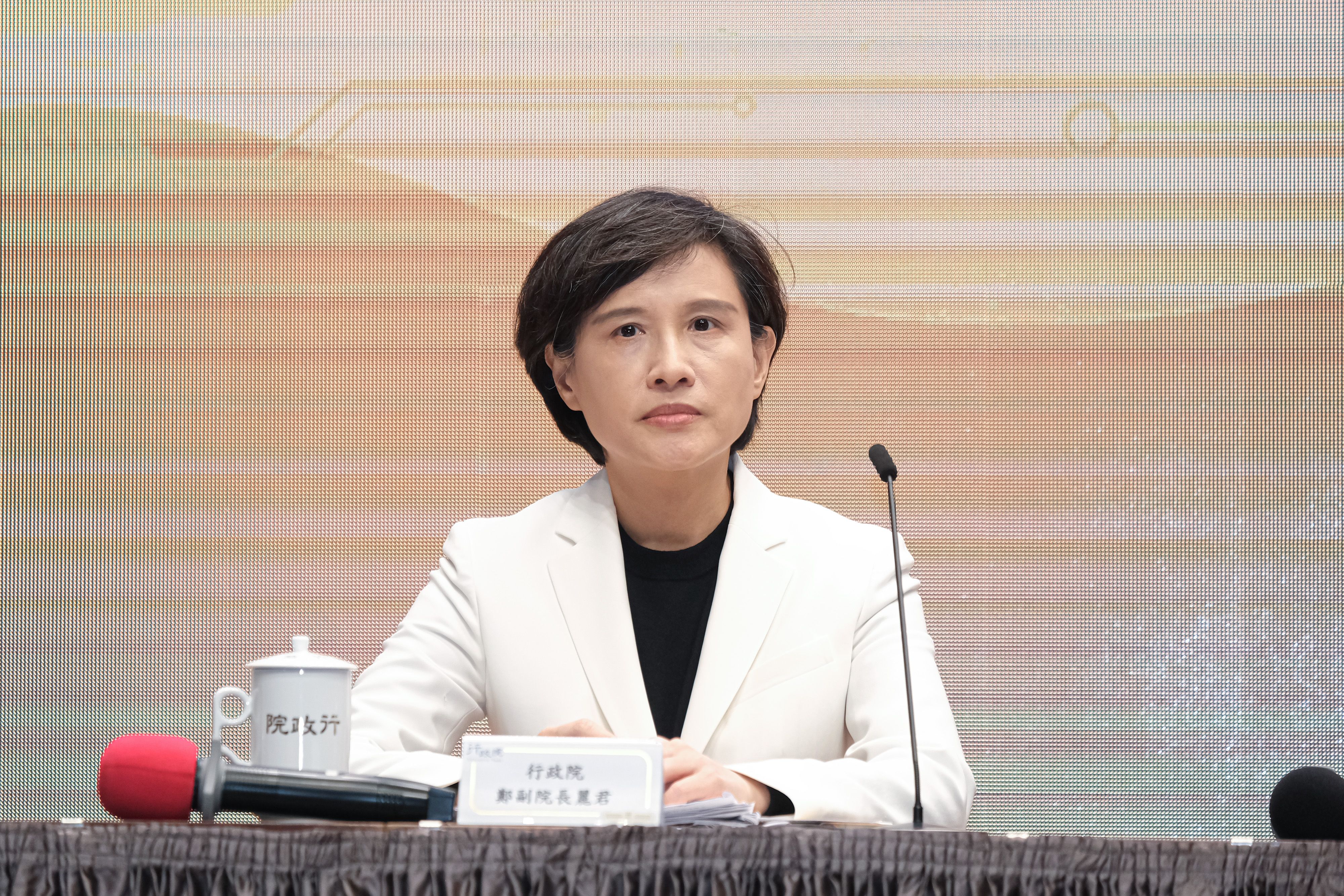 20251215-行政院15日召開「捍衛憲政秩序 行政院記者會」，圖為行政院副院長鄭麗君。（劉偉宏攝）