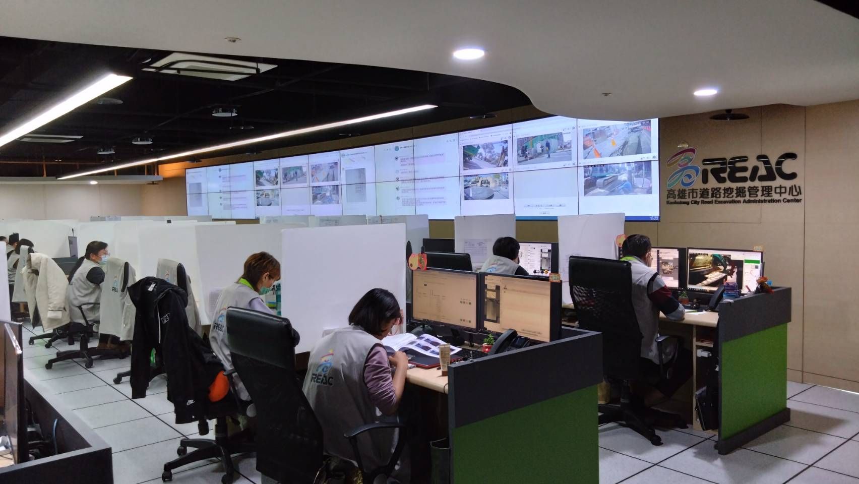 導入挖管電達即時了解管挖施工動態，全民督工共享市政成果。（圖/高雄市政府工務局）