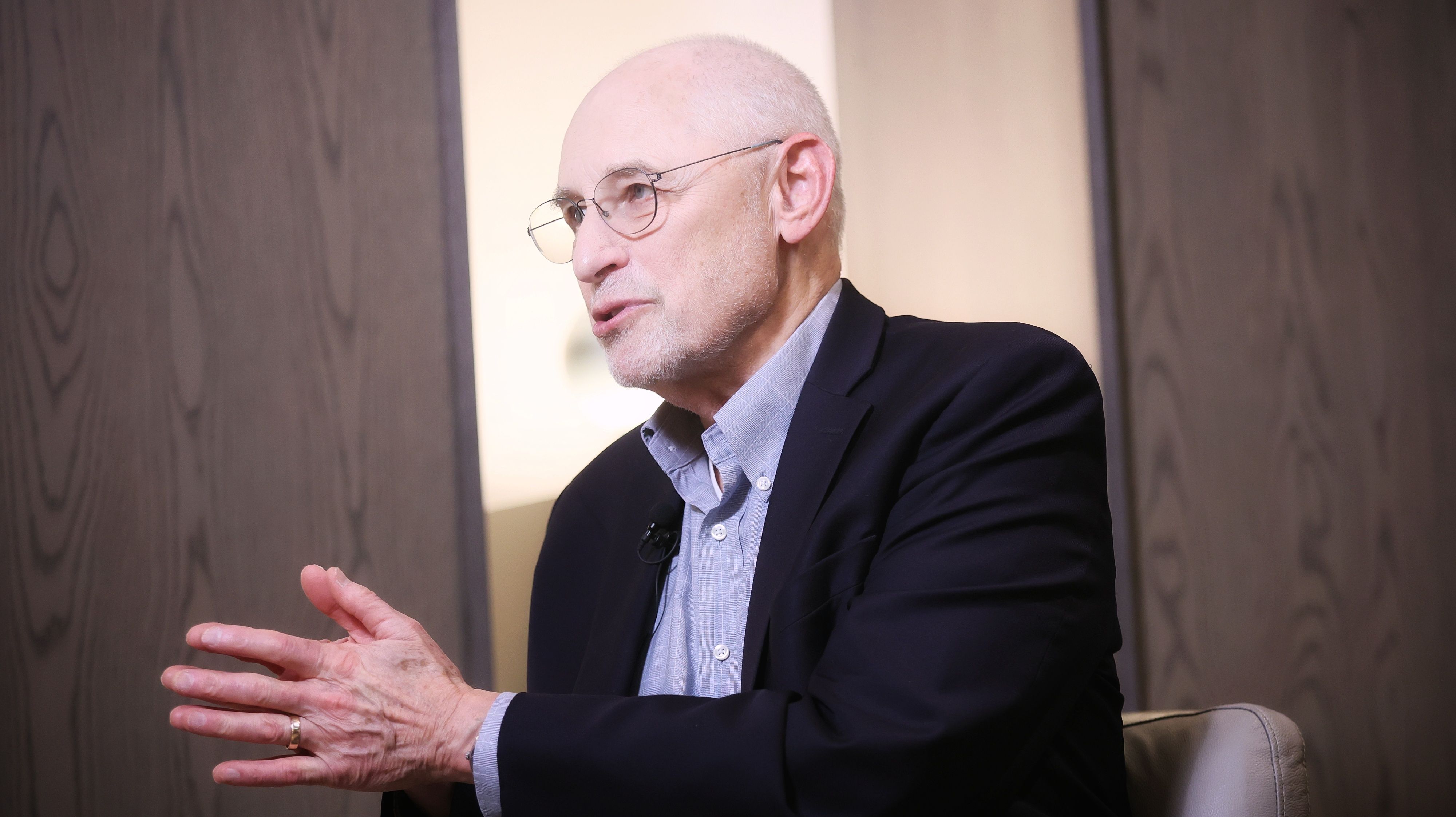 20251217-風傳媒《下班國際線》節目主持人路怡珍、哥倫比亞大學政治系教授黎安友（見圖）17日在節目中對談。（柯承惠攝）