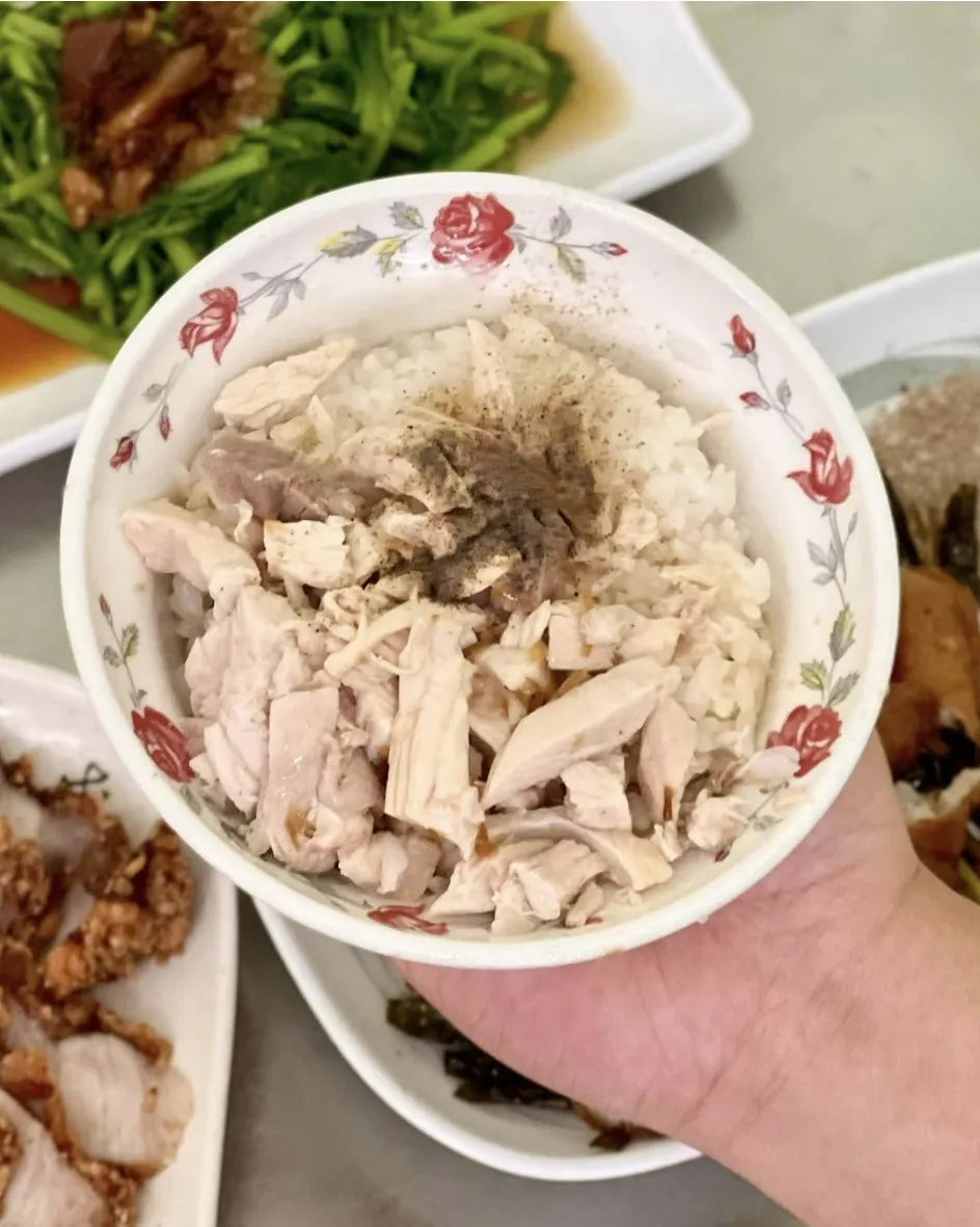 嘉義文化路夜市美食推薦：阿霞雞肉飯（圖／取自IG@raycen_daily）