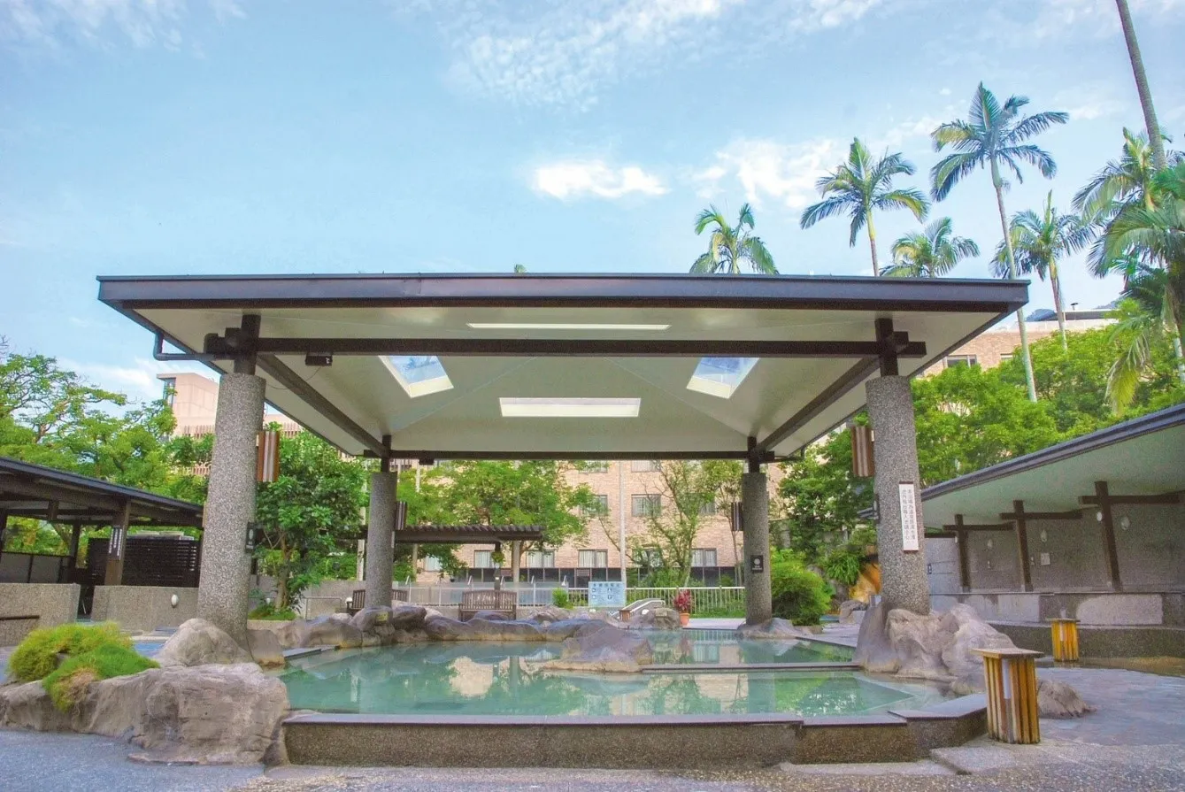 入住大板根溫泉酒店，旅客可在舒適溫泉中放鬆身心。圖/新北市政府觀光旅遊局提供