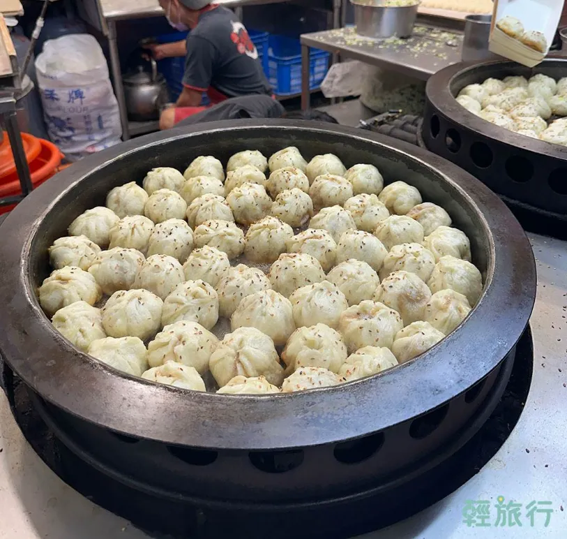 通化夜市必吃美食推薦：林記上海生煎包。（圖／輕旅行提供）