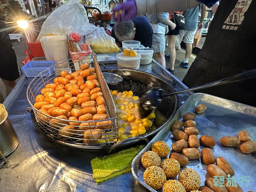 通化夜市必吃美食推薦：傳奇地瓜球。（圖／輕旅行提供）