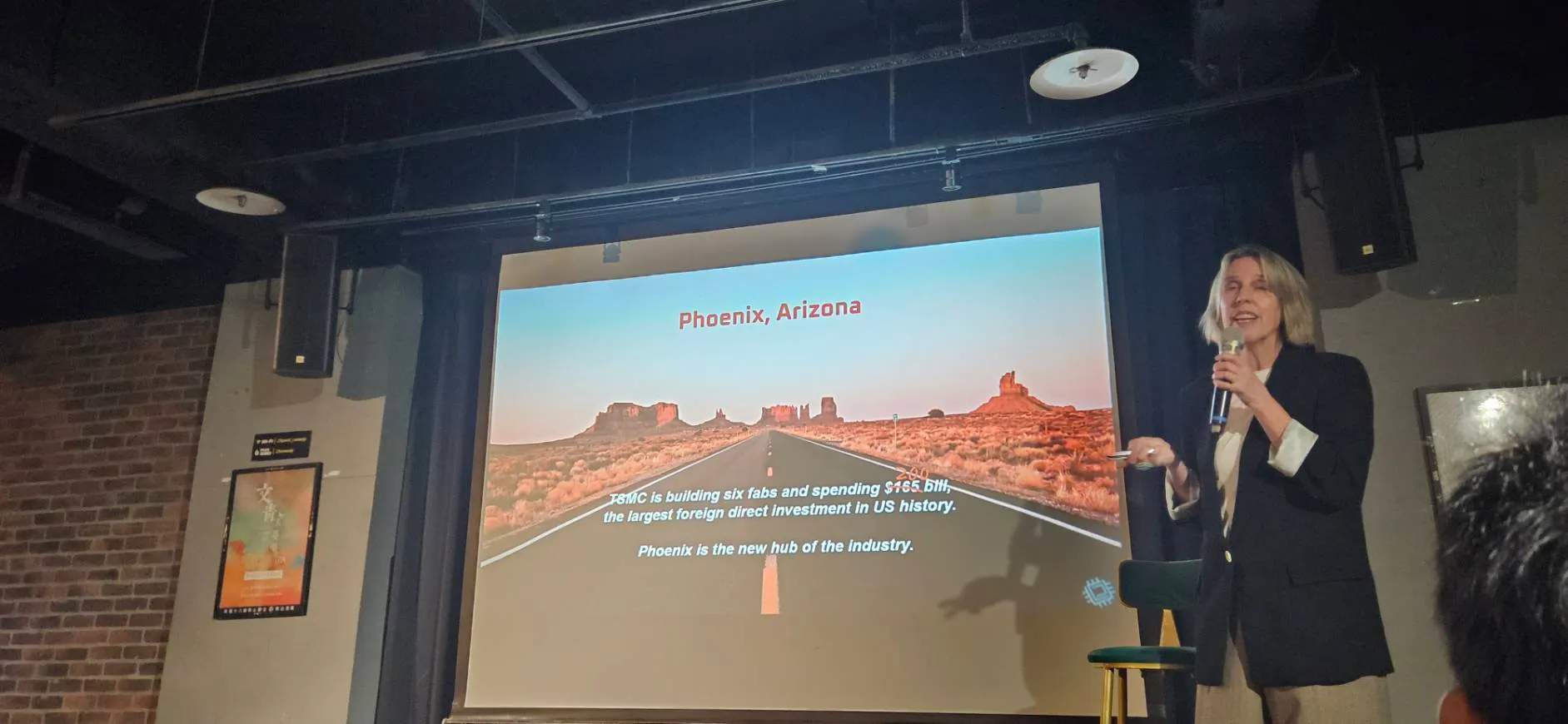 12月18日、美国倡议组织 CHIPS Communities United 主任Judith Barish演说时，以TSMC为投资亚利桑那州为主要外资代表。（王秋燕摄）