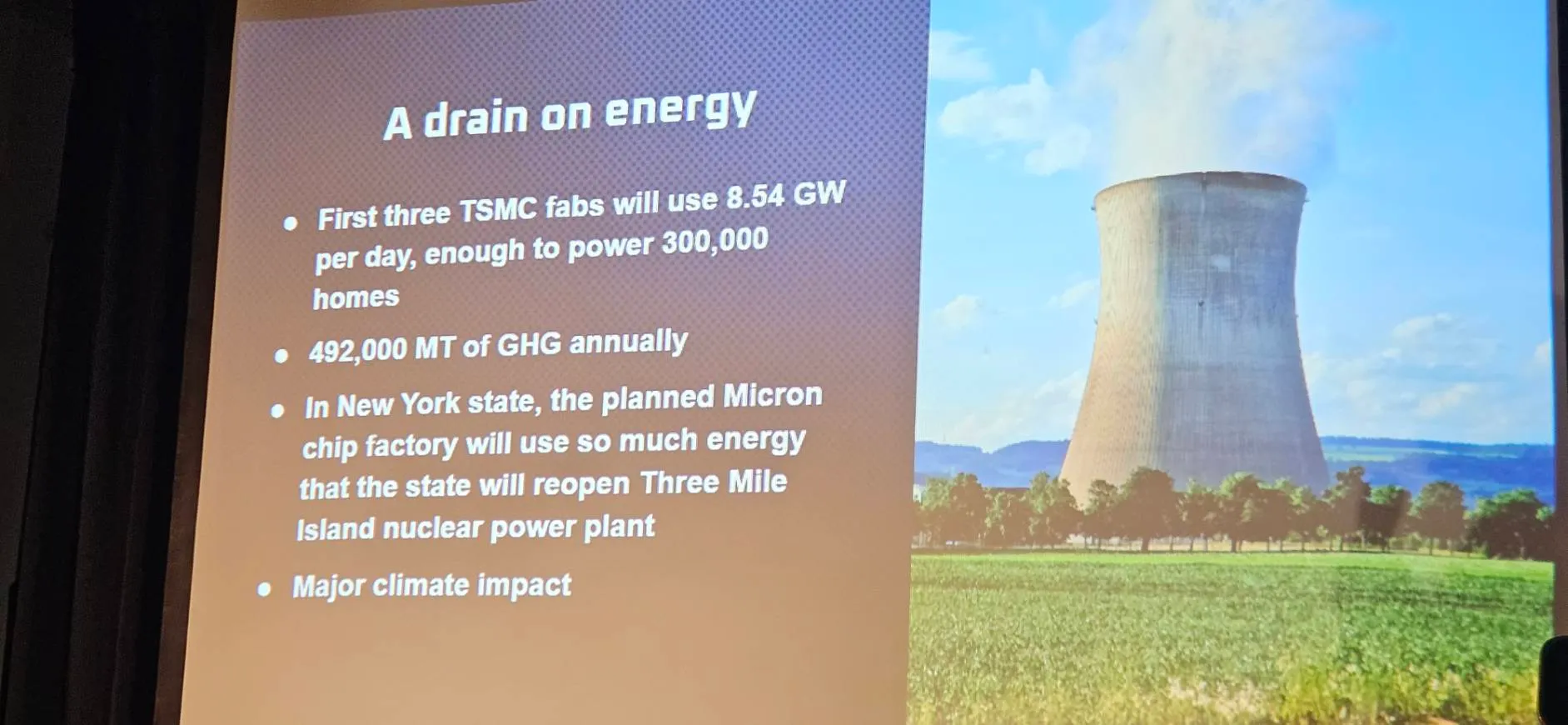 12月18日、Judith Barish以投影片簡述TSMC等業者對美国電力供給的影響。（王秋燕攝）