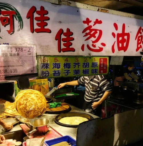 虎尾夜市美食推薦｜何佳佳蔥油餅（圖／IG @geibaby）