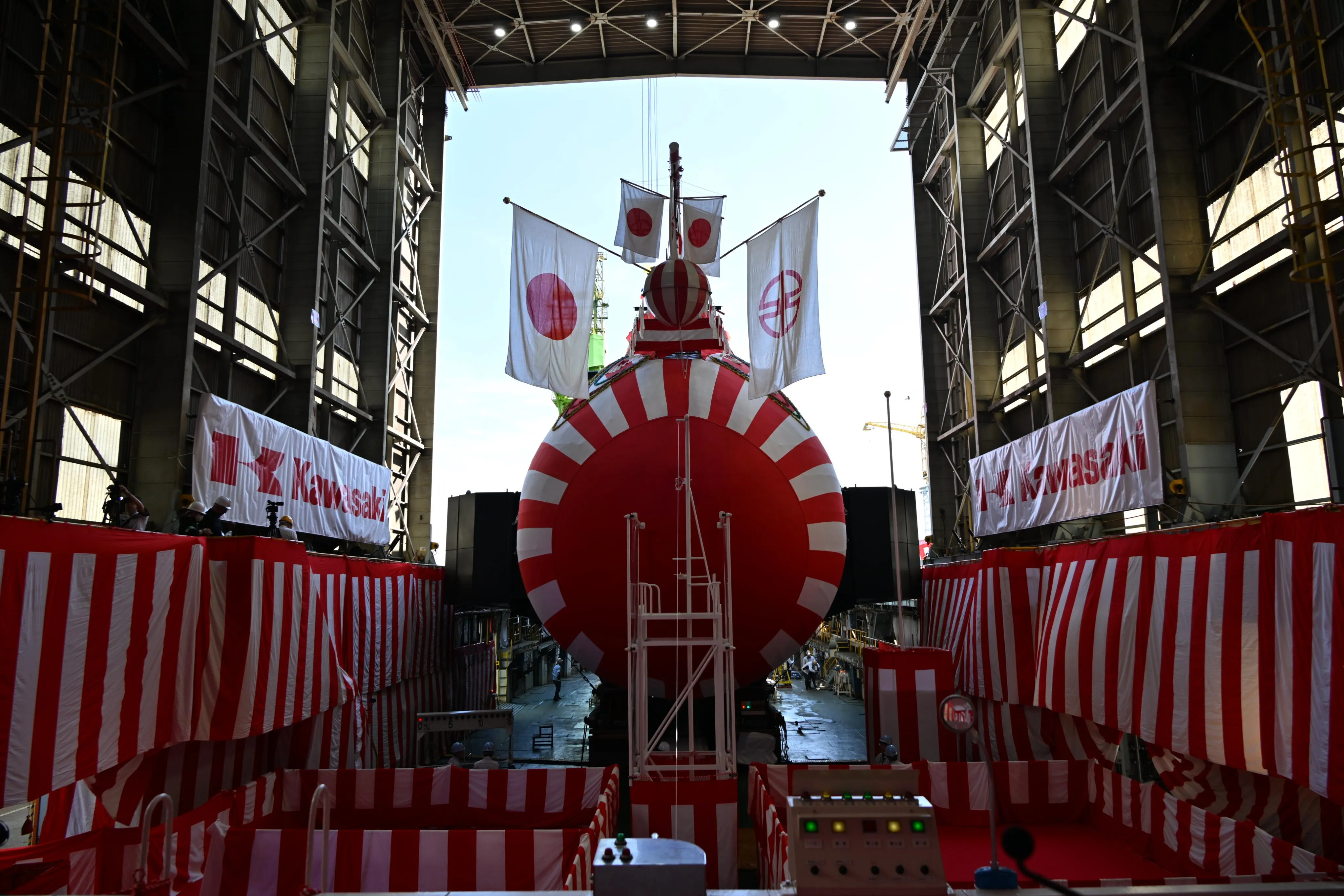 日本自衛隊現役蒼鯨號潛艦在川崎神戶造船廠編列服役。（翻攝自海上自衛隊）