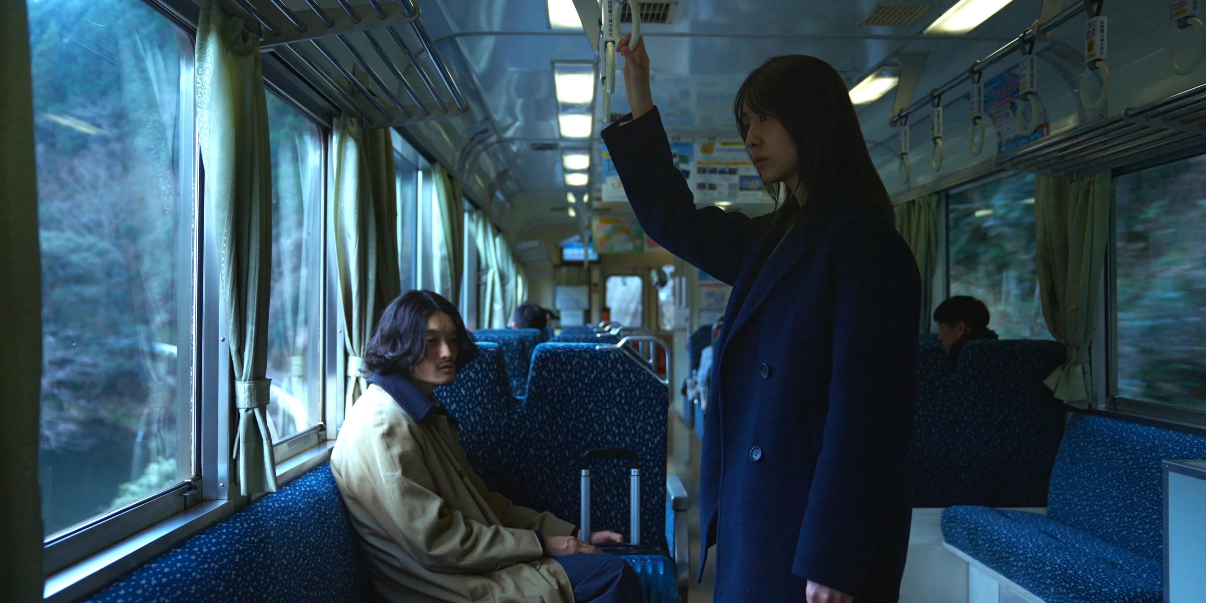 杜杰（ドゥ・ジエ）監督の長編デビュー作『椰子の高さ』が、主演ビジュアルやキャスト・監督コメント、クラウドファンディング情報の解禁とともに、2026年2月6日からアップリンク吉祥寺ほか全国で順次公開されることが決定した。株式会社 ギークピクチュアズ