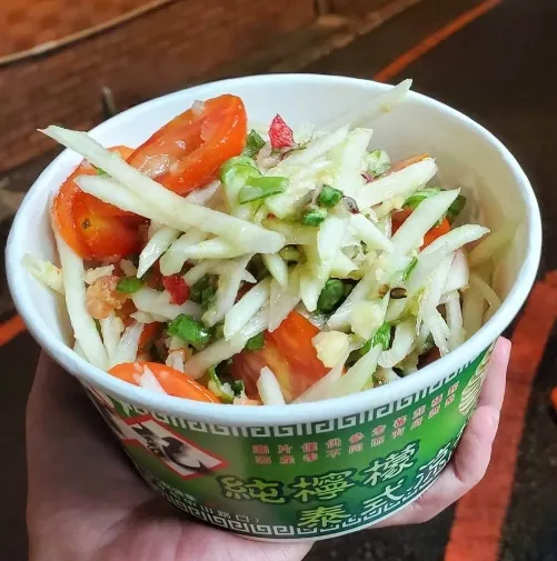 樂華夜市必吃美食｜官記純檸檬泰式涼拌青木瓜（圖／取自IG@mueyeb22）