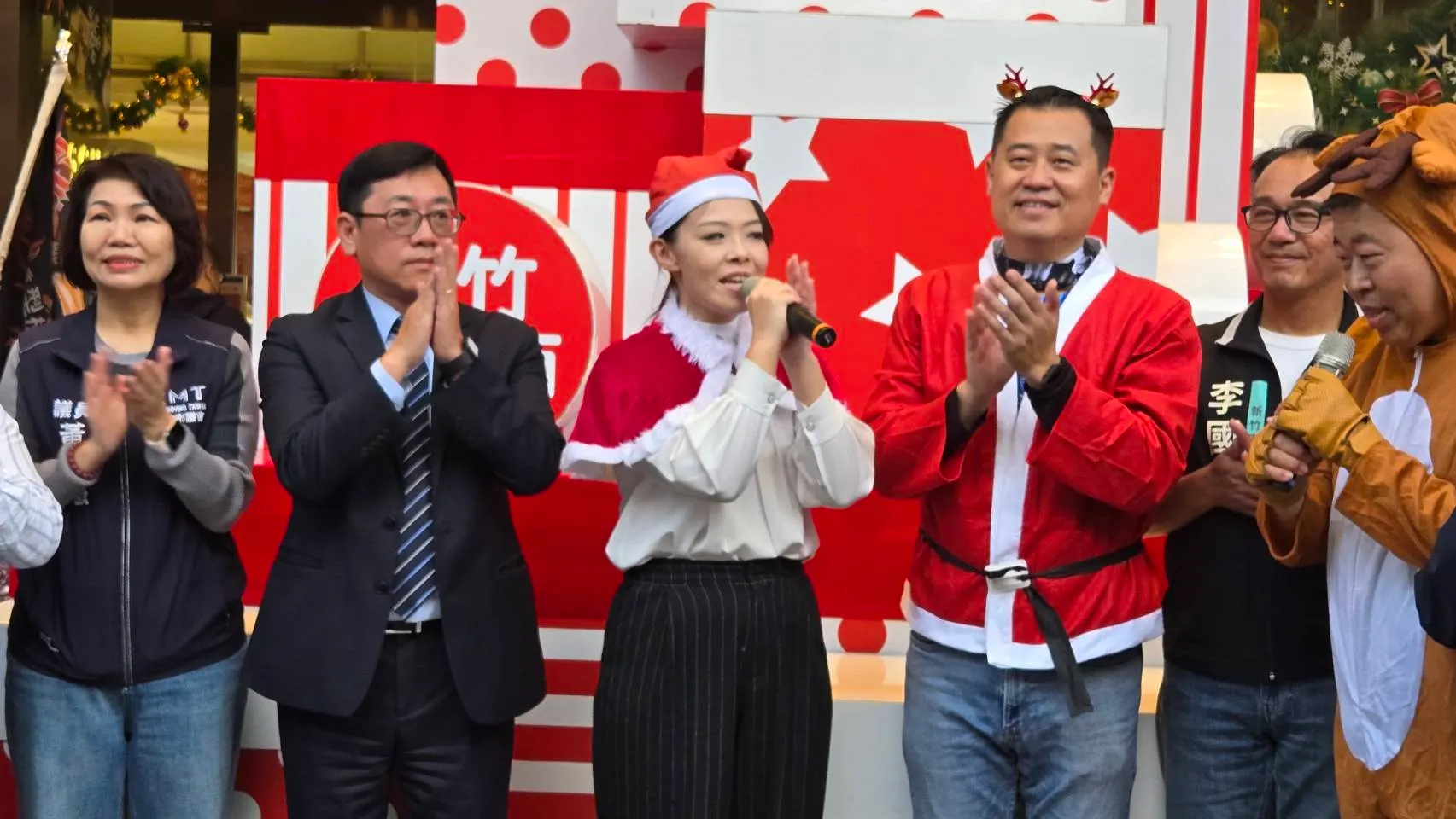 「第十屆聖誕騎士報平安慈善活動」20開騎，號召逾百輛哈雷重機齊聚新竹寒冬送暖，新竹市長高虹安專程到場力挺。（圖／方詠騰攝）