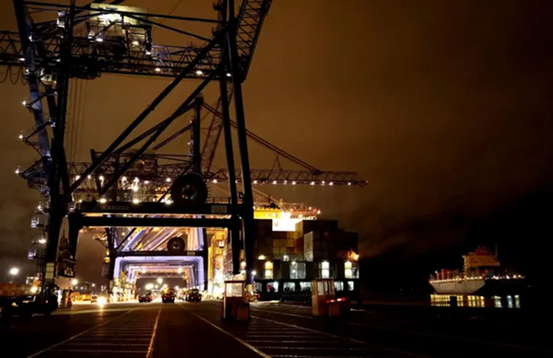 中歐北極快航航線首艘貨船抵達英國。（新華網）