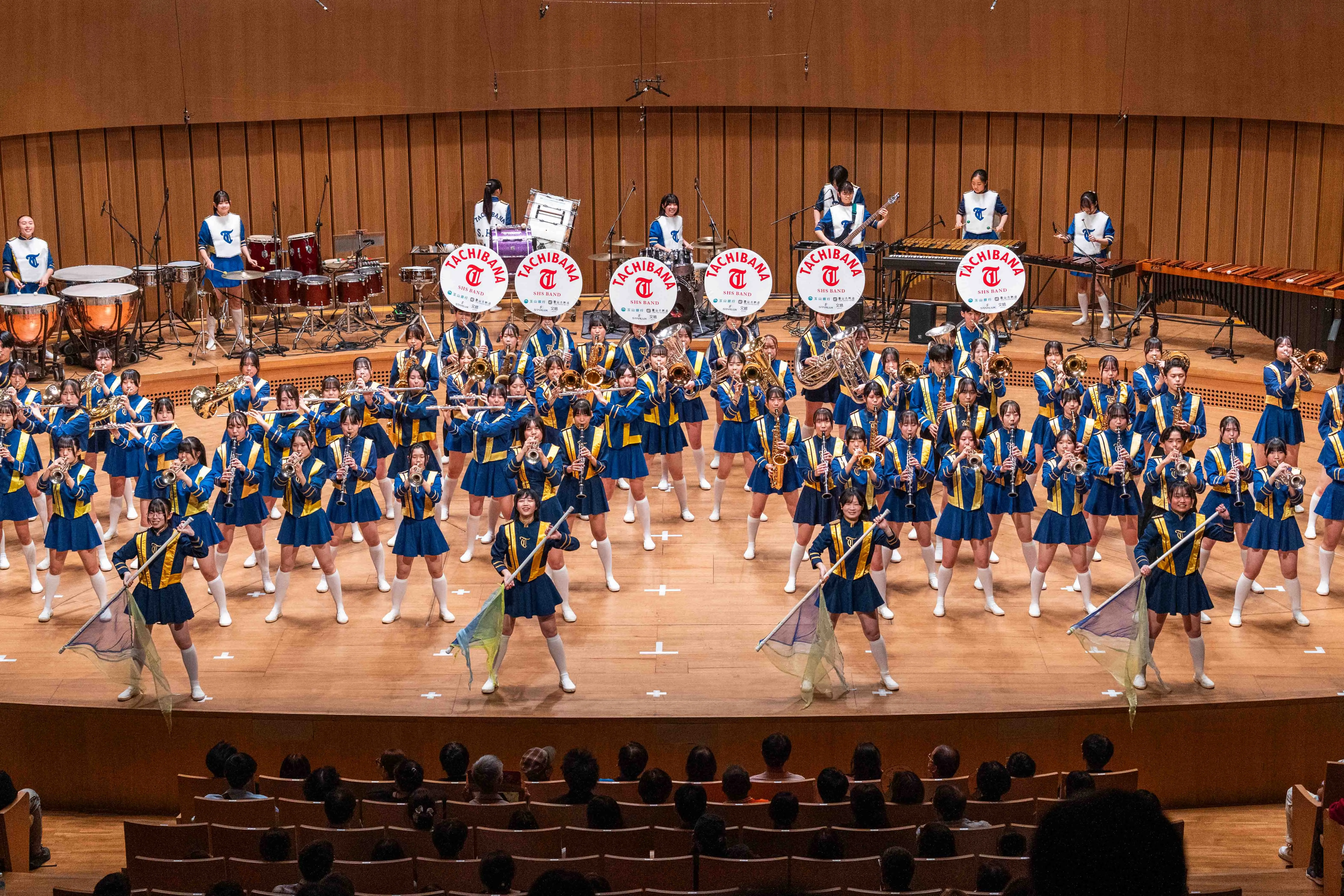 日本の東京農業大学第二高等学校吹奏楽部「エメラルドナイツ」と京都橘高等学校吹奏楽部が参加した「2025台湾遠征」は、台北・嘉義・高雄・屏東での公演と交流を成功裏に終え、日台の音楽交流に確かな足跡を残した。中華文化総会