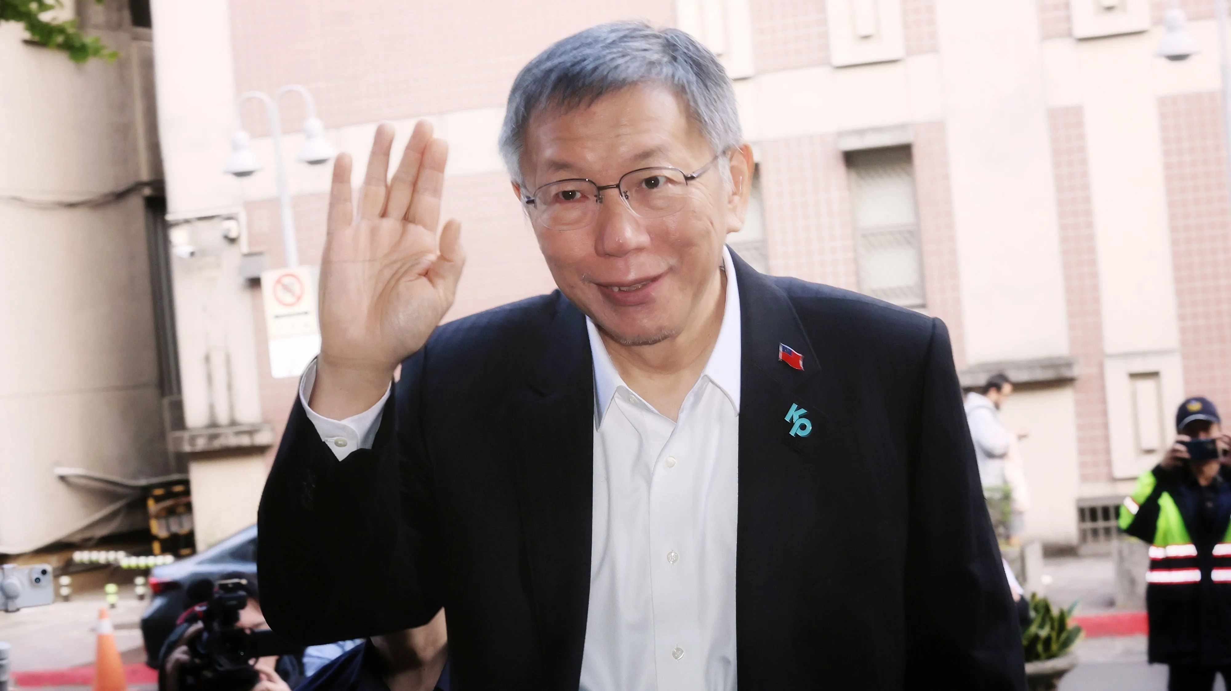 20251222-台北地方法院22日開庭審理前台北市長柯文哲涉貪污案，圖為柯文哲出庭。（柯承惠攝）