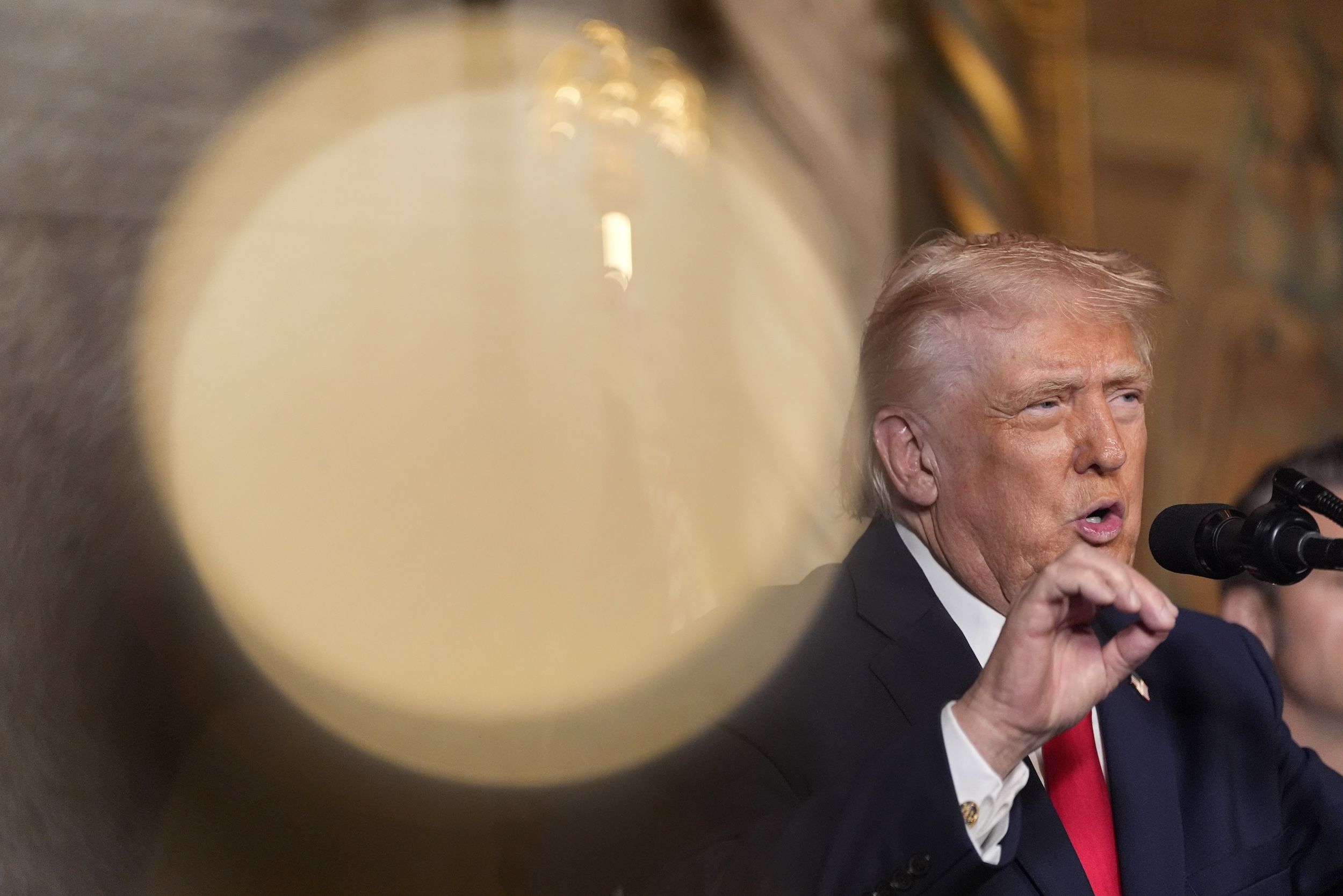  2025年12月22日，川普發表美軍最新武器計劃—川普級戰艦。（美聯社）