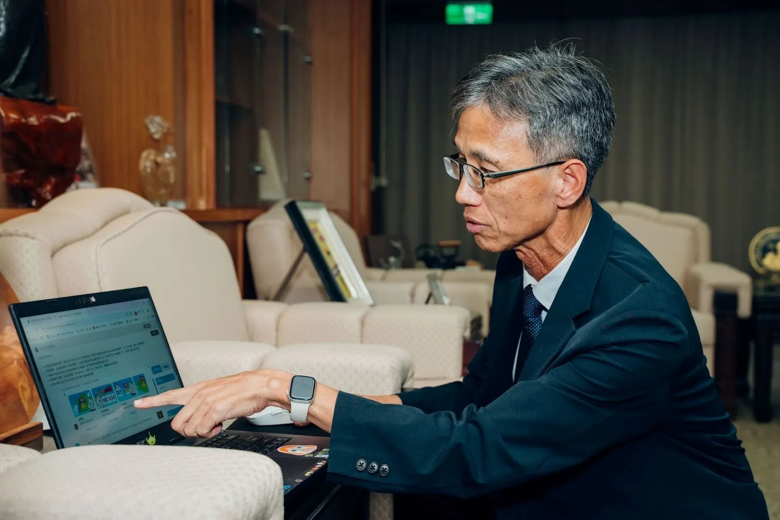 圖說：「地稅小幫手系統整合民眾最關心的「稅務諮詢」、「稅額試算」、「線上申辦」與「電子繳稅」4大功能。（攝影／風傳媒）