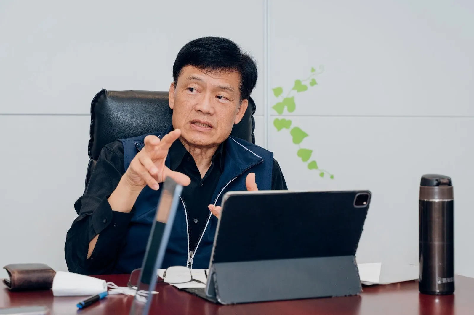 面對超高齡社會挑戰，台中市政府斥資打造「台中市立老人復健綜合醫院」。曾梓展局長表示，這將是全台首座導入生成式AI與智慧照護科技的「醫養合一」示範基地。（攝影／風傳媒）