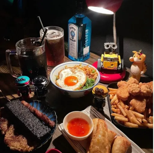 台中特色酒吧｜玩具酒吧：那晚 the night（圖／取自IG@dorisyummydiary）