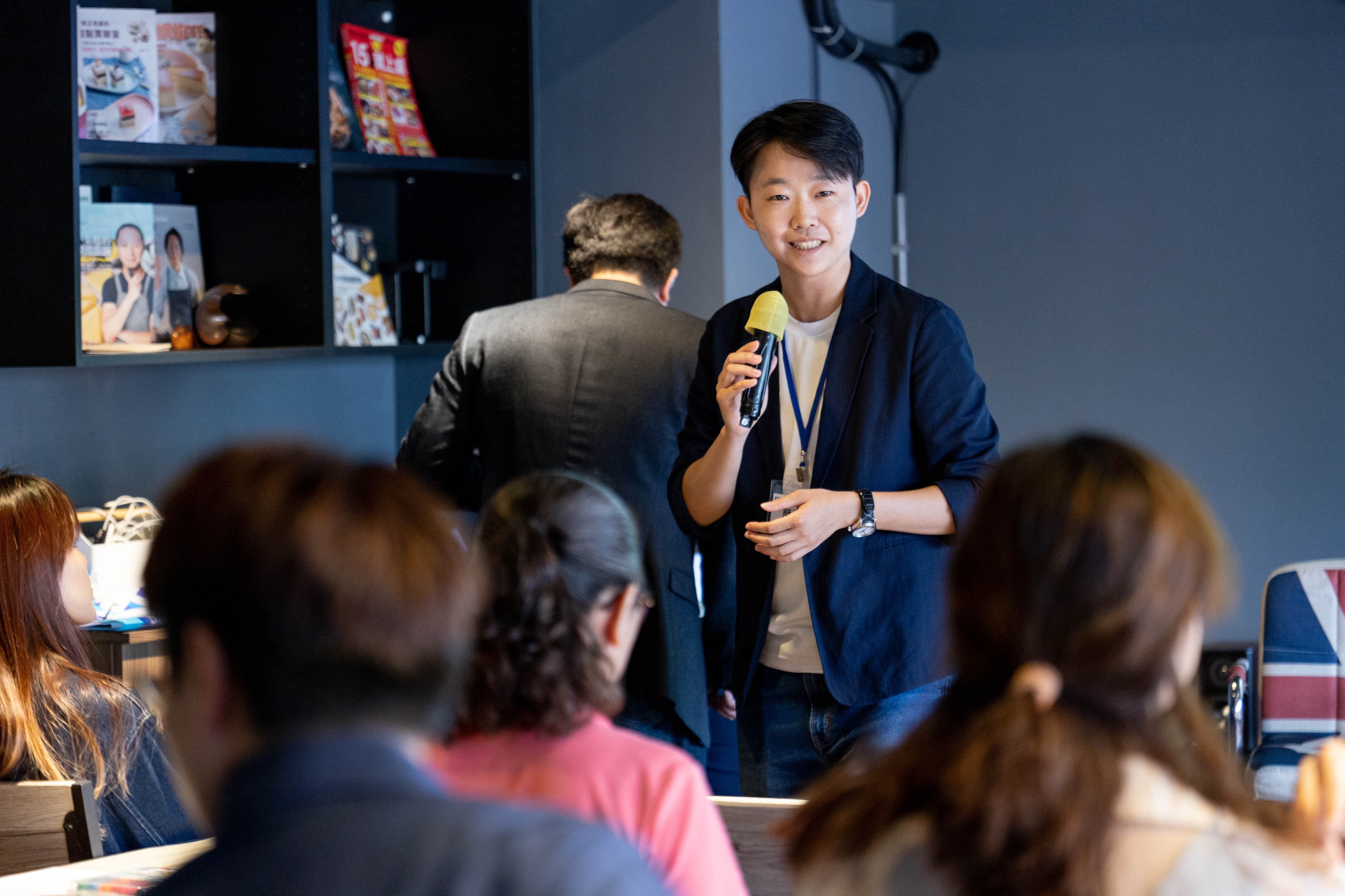 簡浩芮在座談會分享創業者應該打造的「財務雙飛輪」（圖片來源：簡浩芮）