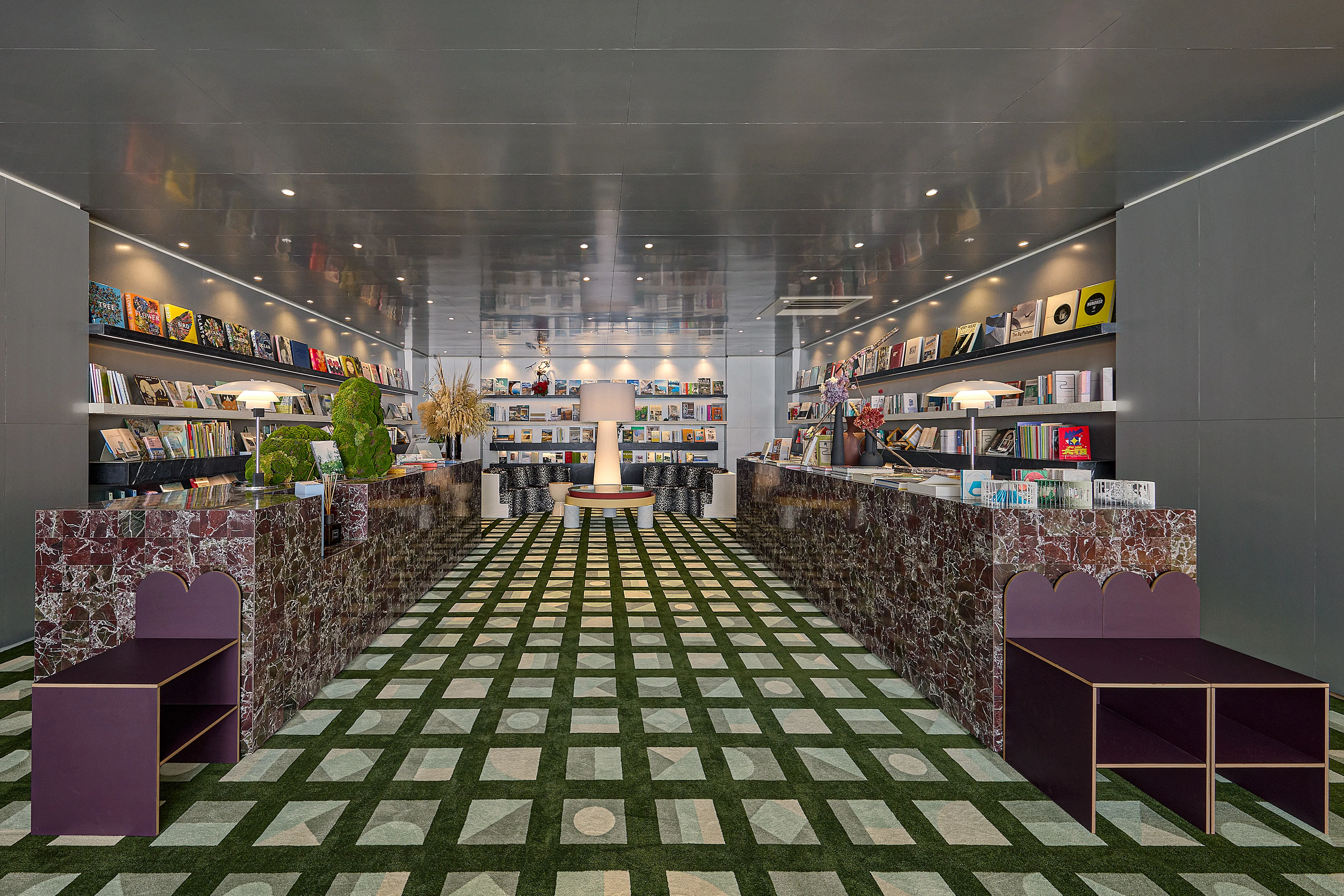 「桃源Bleu&Book」書店空間與「新潤 安曼莊園」接待中心完美相融。