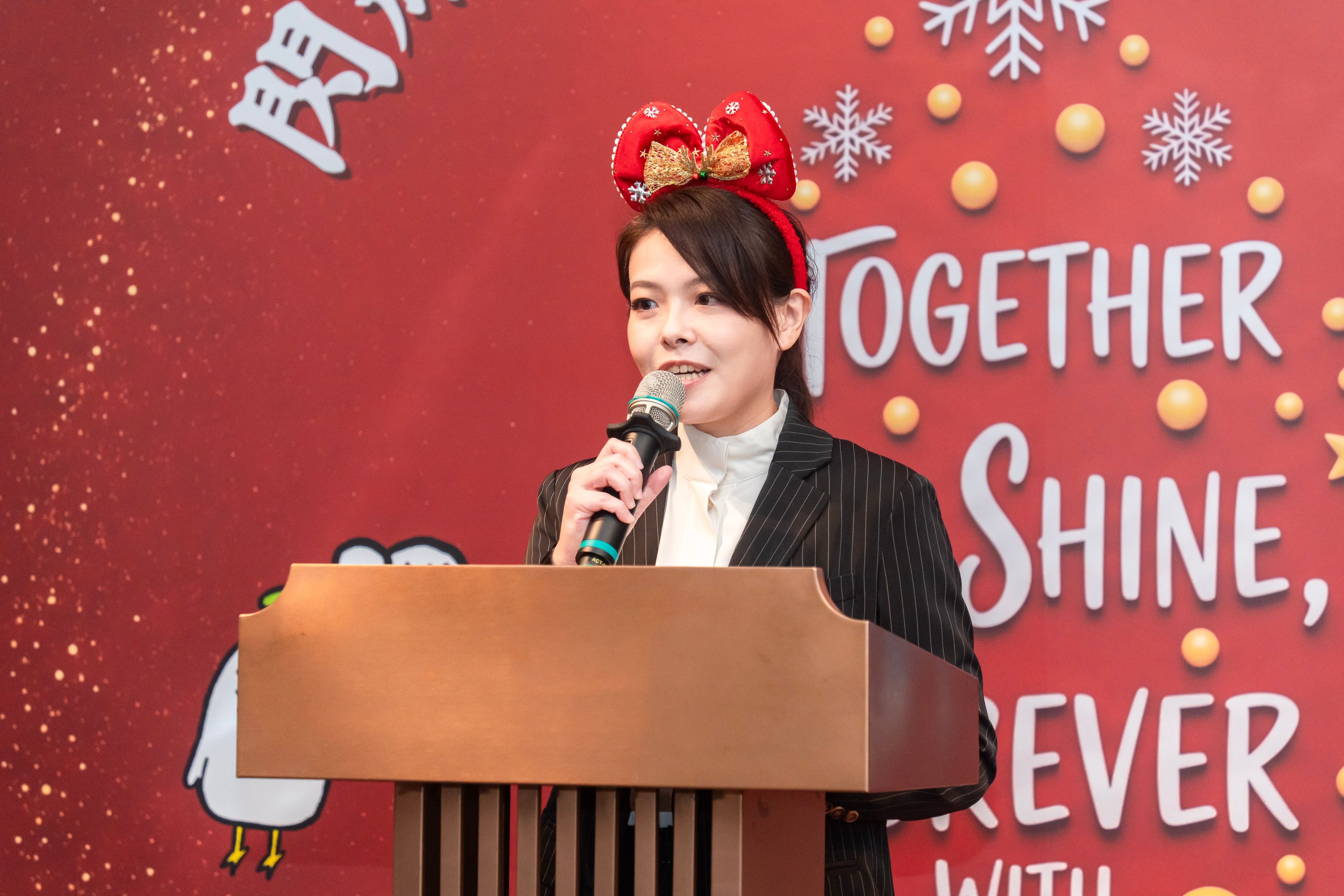 高虹安市長以全英文致詞，對外師表達感謝及祝福。（圖／新竹市政府提供）