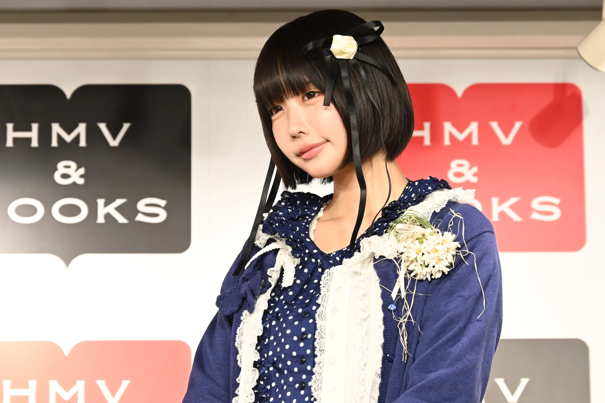 9月の初武道館公演を成功させたあのが、12月24日のクリスマスイブに初の著書『哲学なんていらない哲学』を発売し、「今しか書けない」等身大の感情を赤裸々に綴った胸中を語った。株式会社KADOKAWA